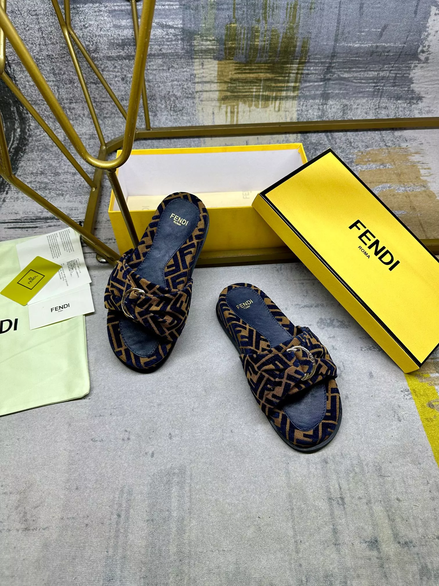 Fendi Slippers For Women Practical 6668