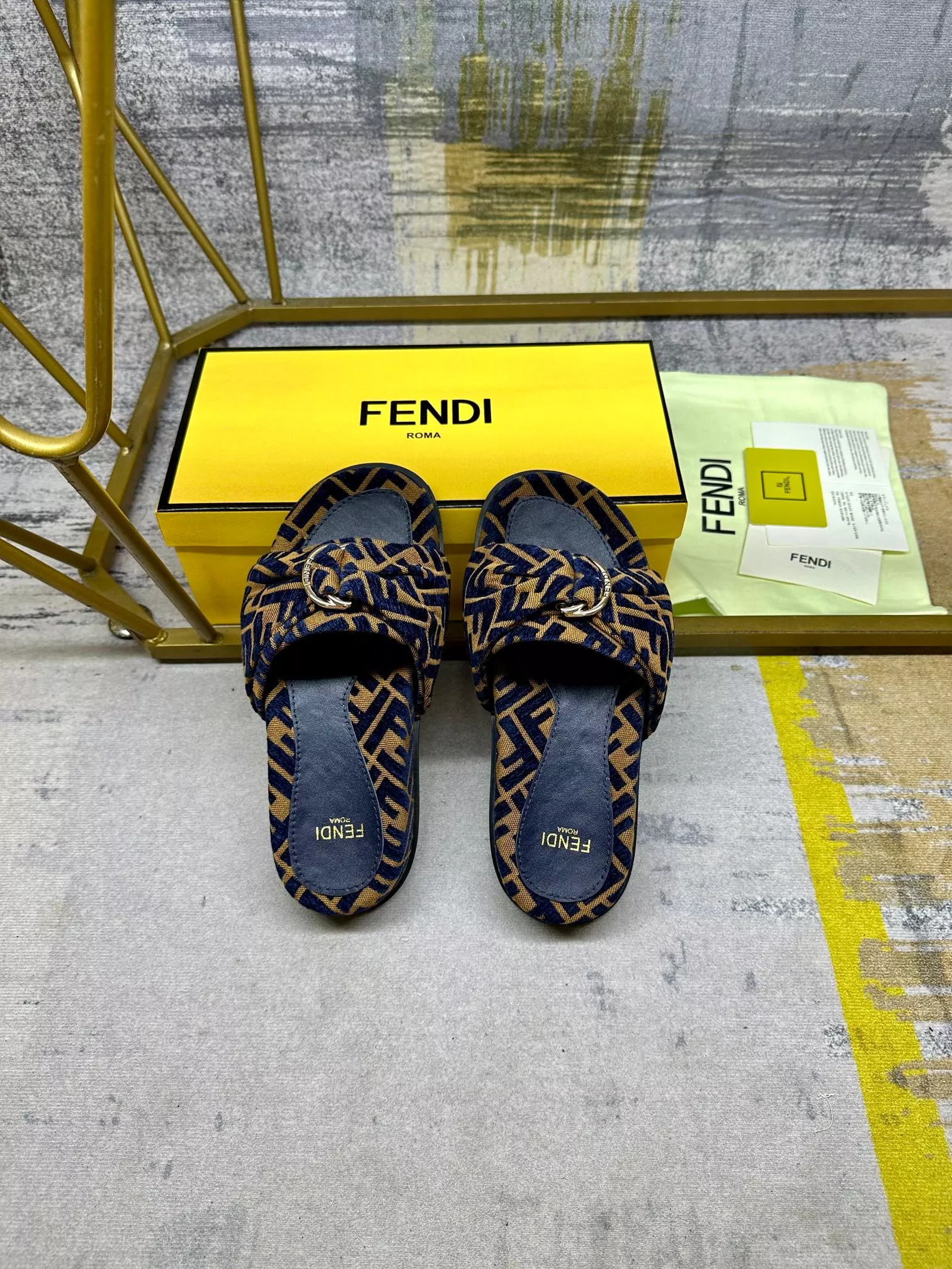 Fendi Slippers For Women Practical 6668