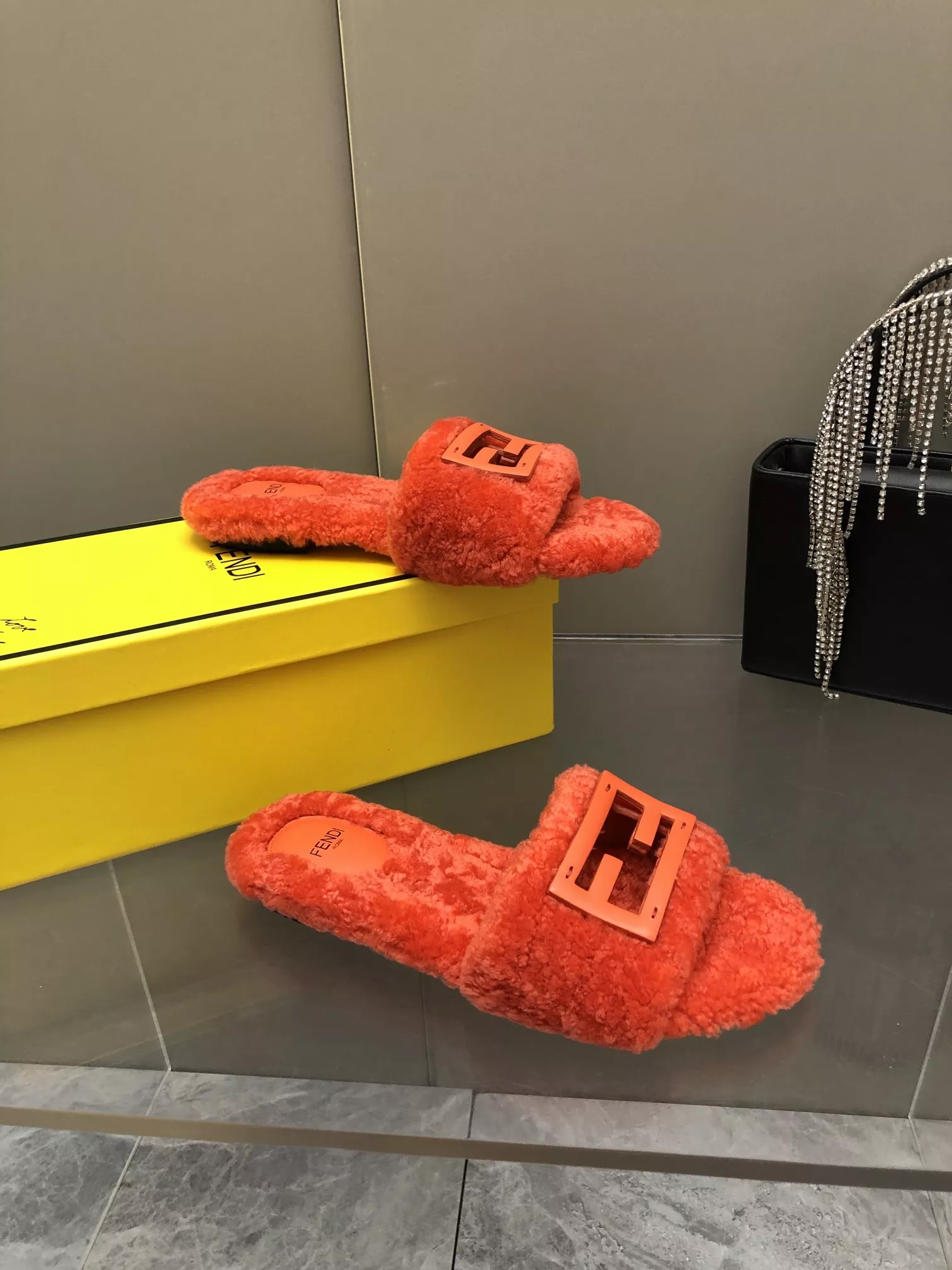 Fendi Slippers For Women Practical 8835