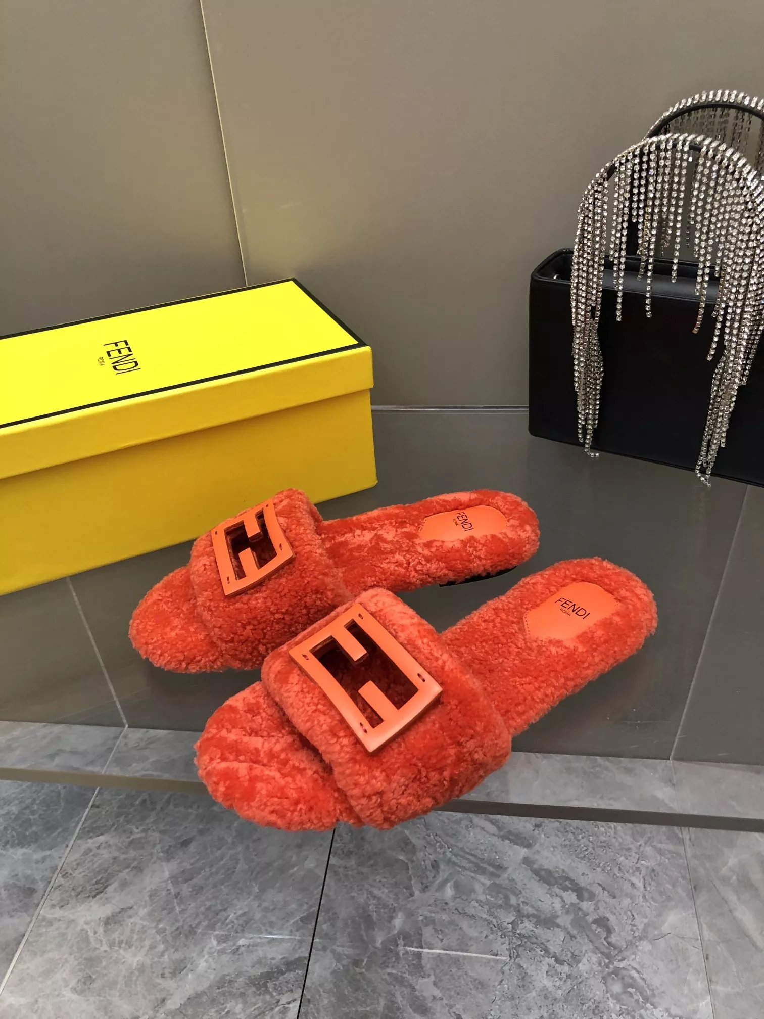 Fendi Slippers For Women Practical 8835