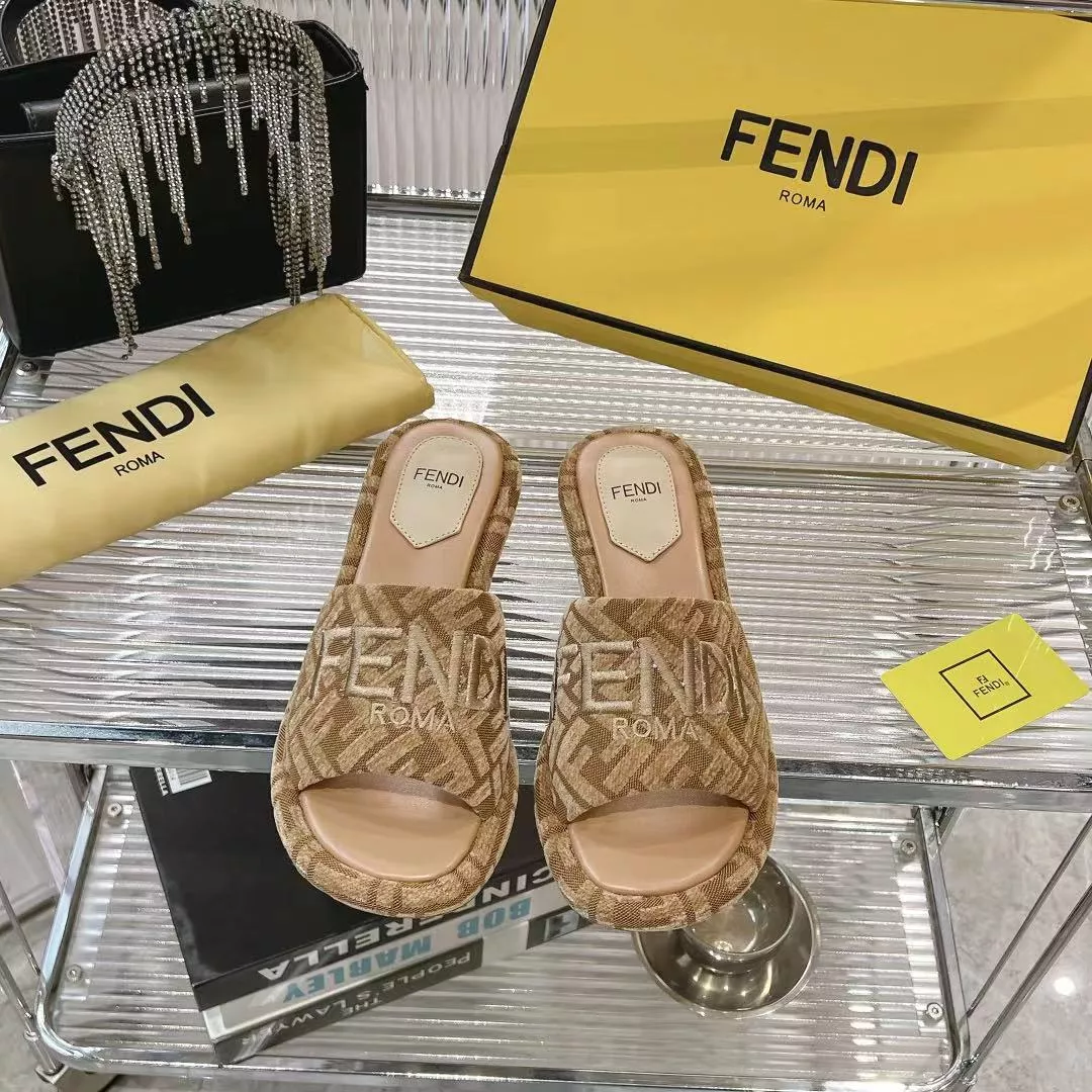 Fendi Slippers For Women Reliable 586
