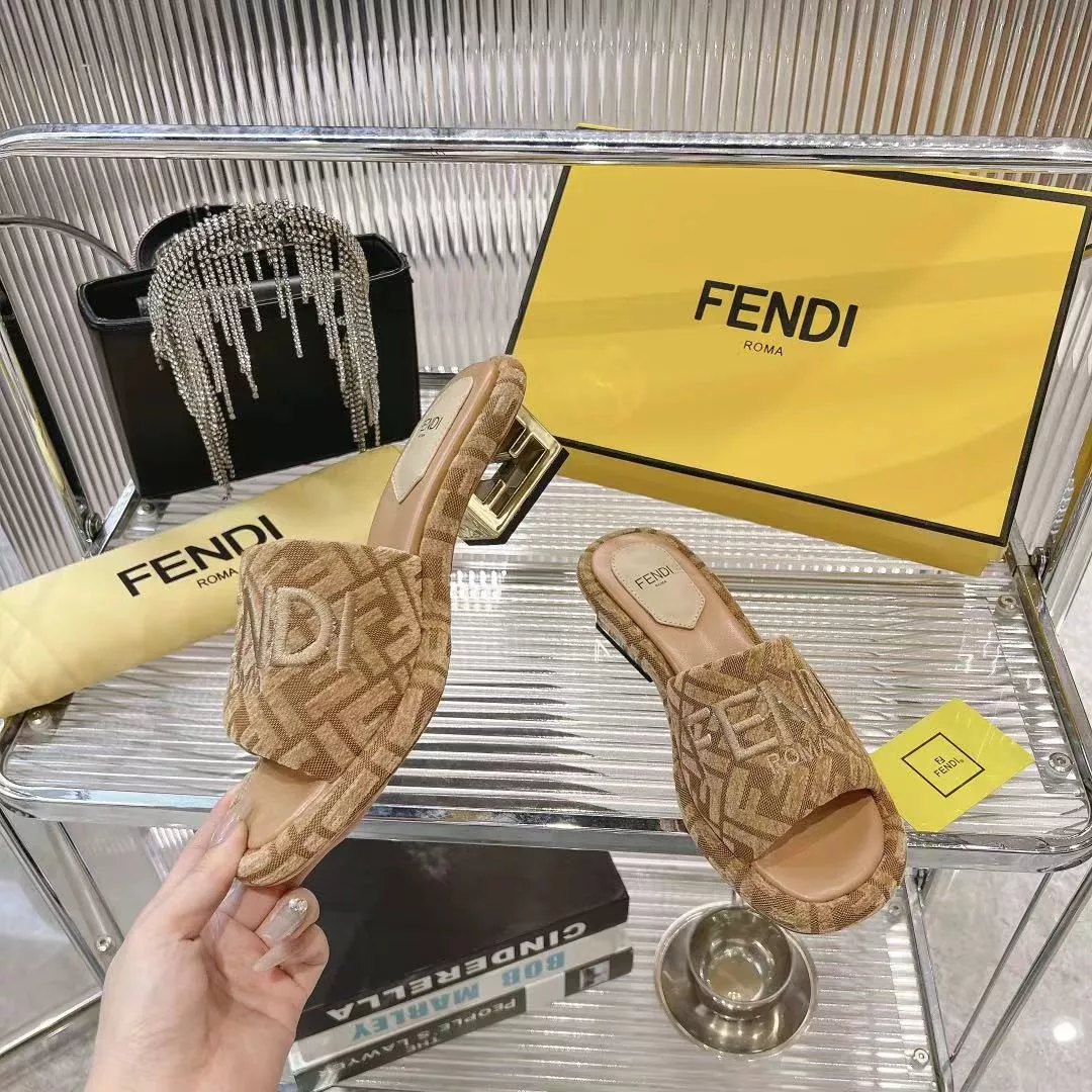 Fendi Slippers For Women Reliable 586
