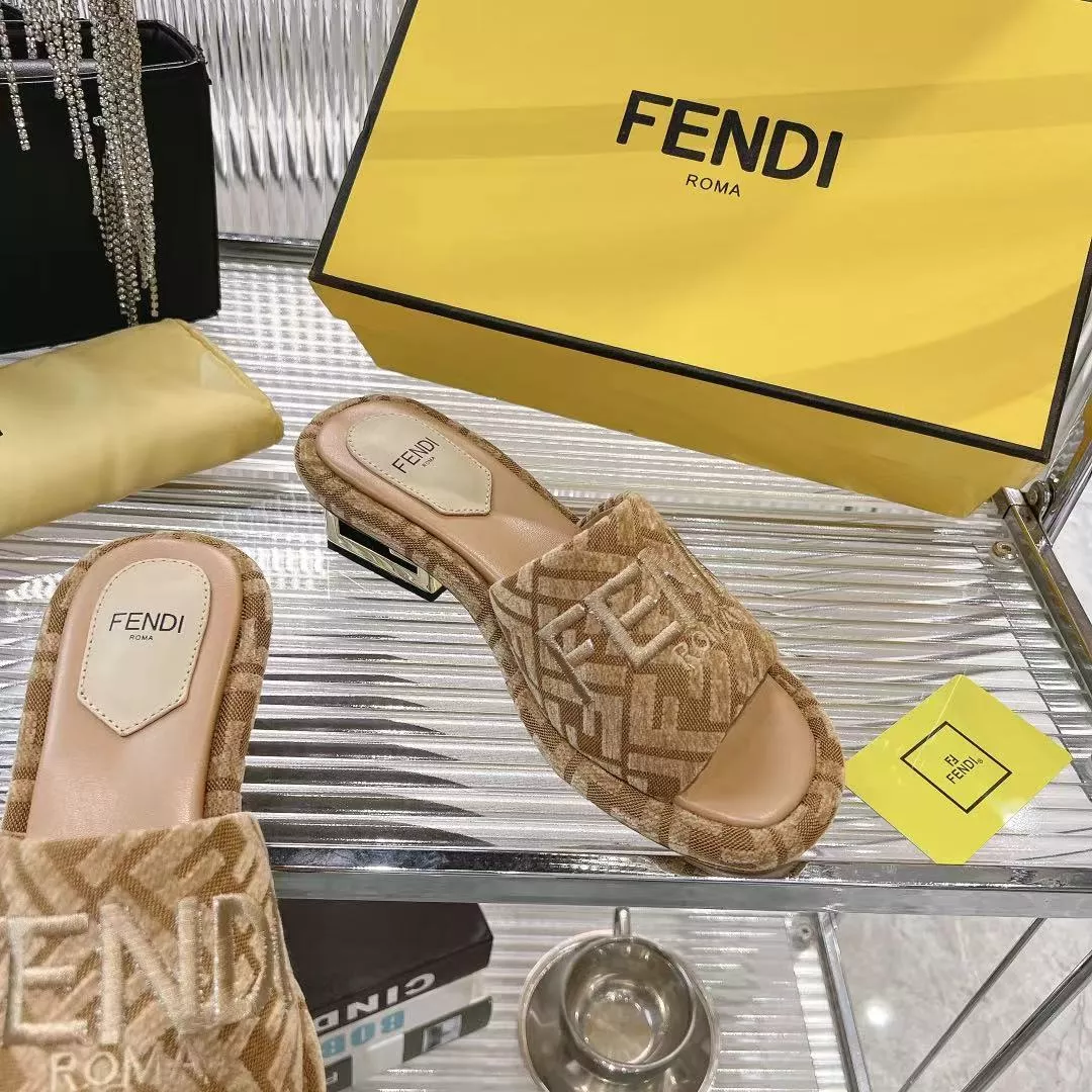 Fendi Slippers For Women Reliable 586