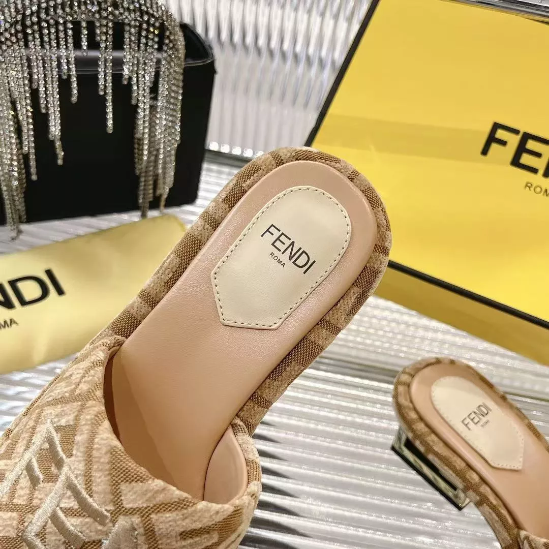 Fendi Slippers For Women Reliable 586