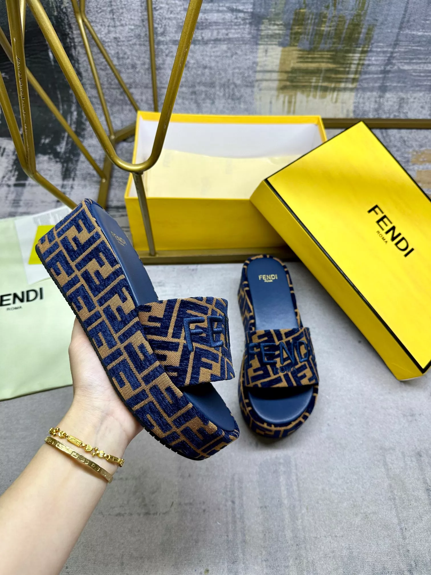 Fendi Slippers For Women SmartChoice 9360