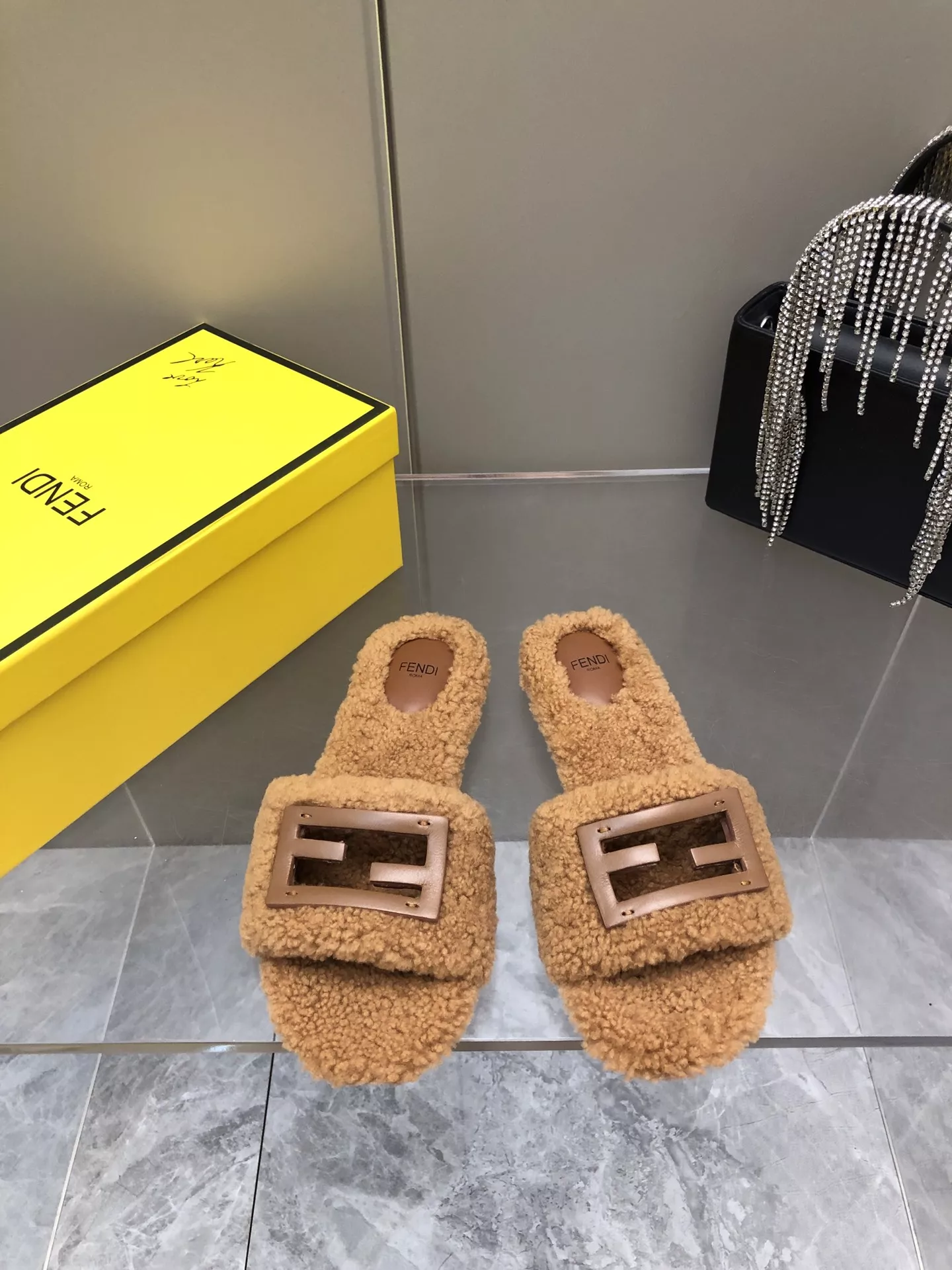 Fendi Slippers For Women Sophisticated 7681