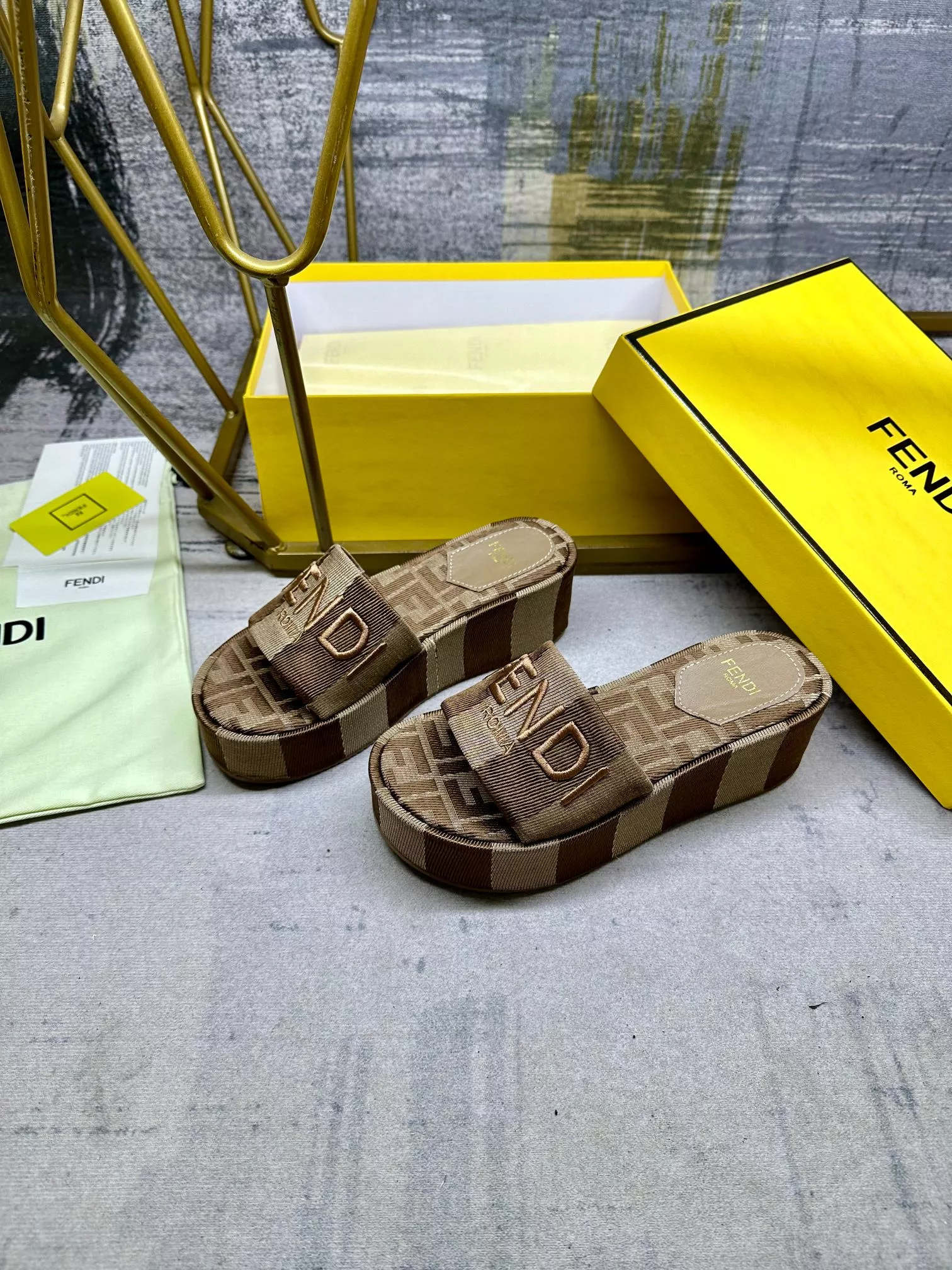 Fendi Slippers For Women StreetReady 3055