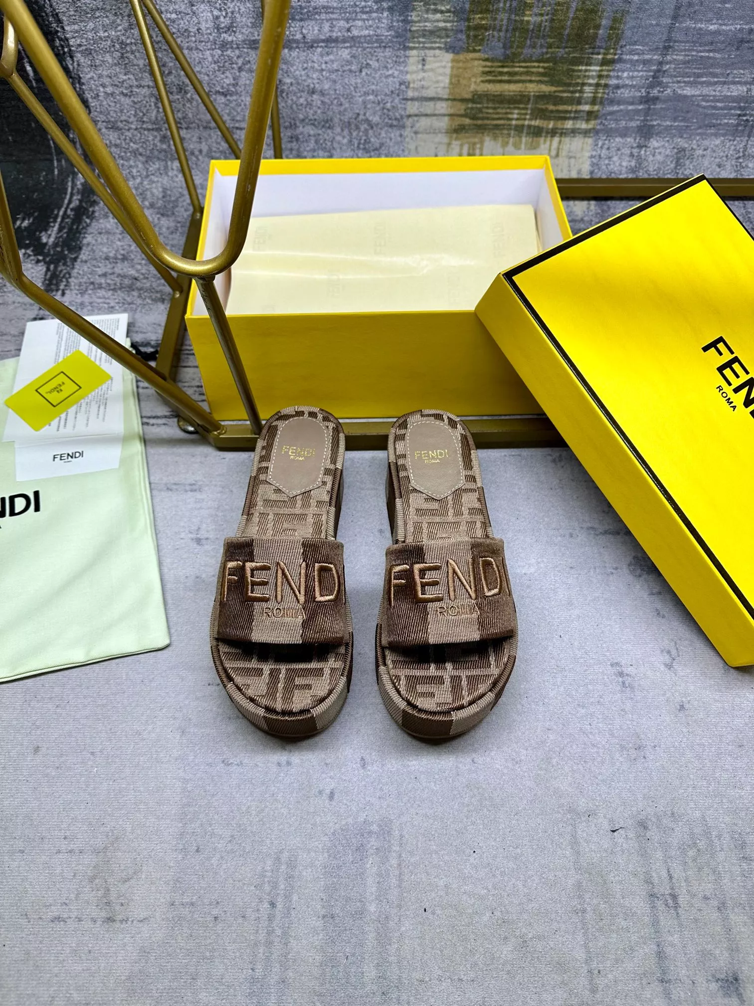 Fendi Slippers For Women StreetReady 3055