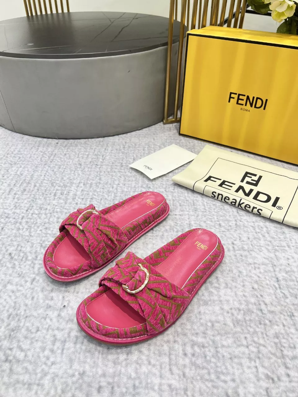 Fendi Slippers For Women StreetReady 4926
