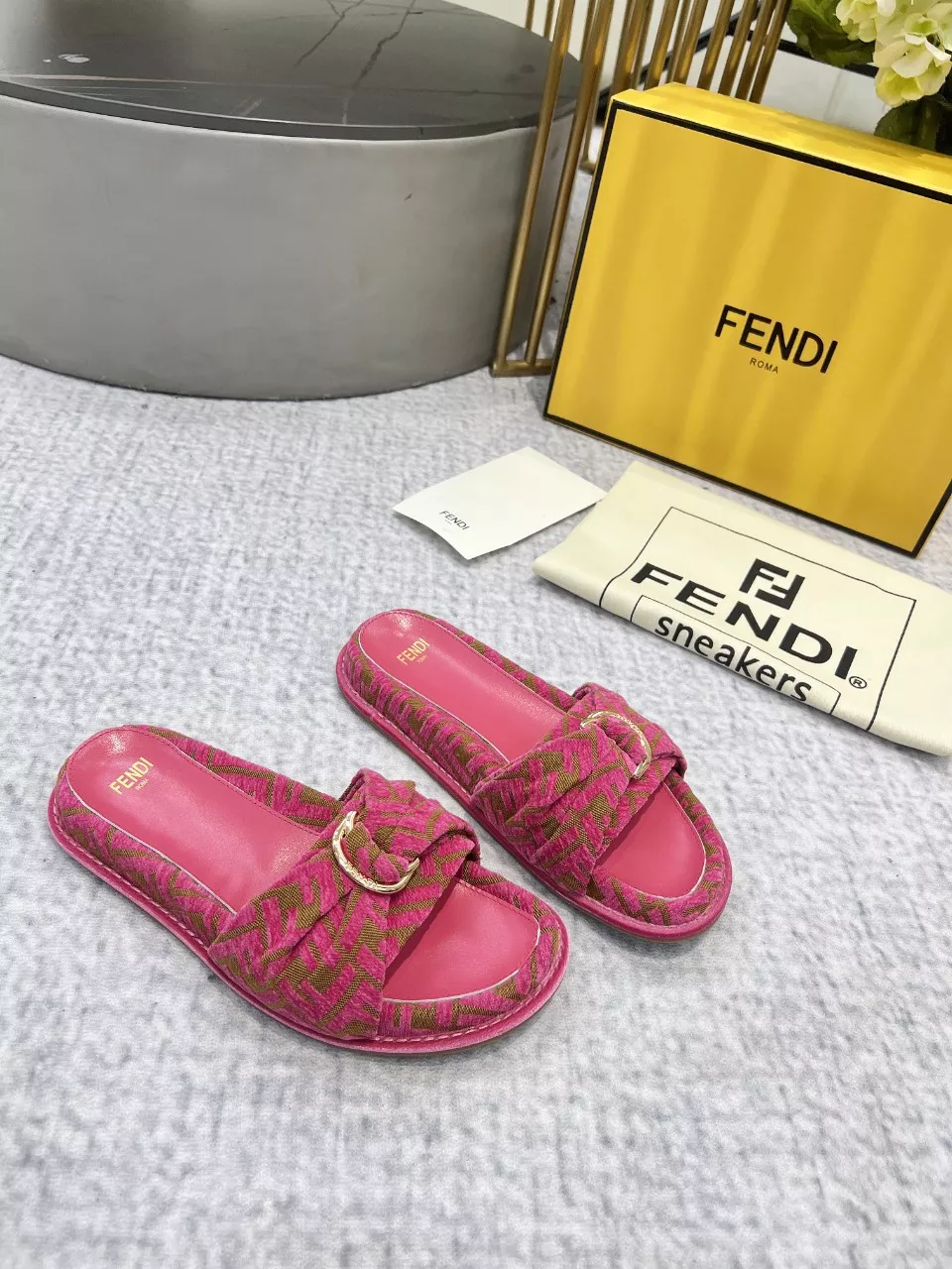 Fendi Slippers For Women StreetReady 4926