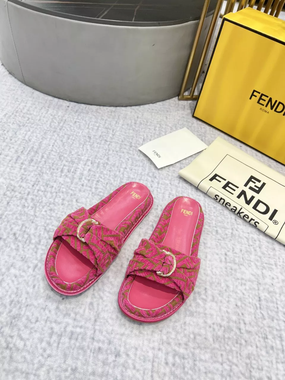 Fendi Slippers For Women StreetReady 4926