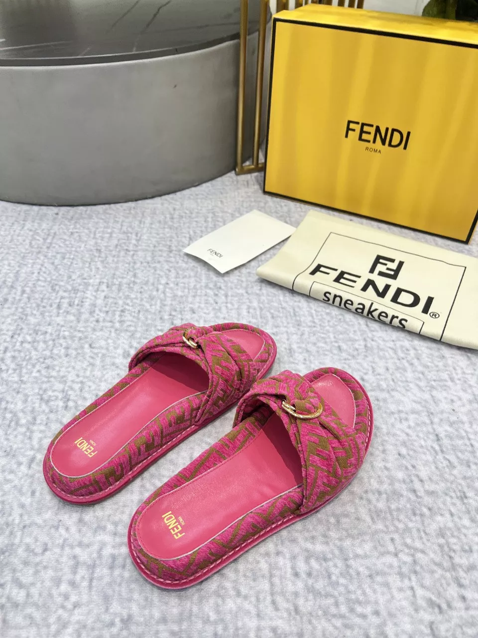 Fendi Slippers For Women StreetReady 4926