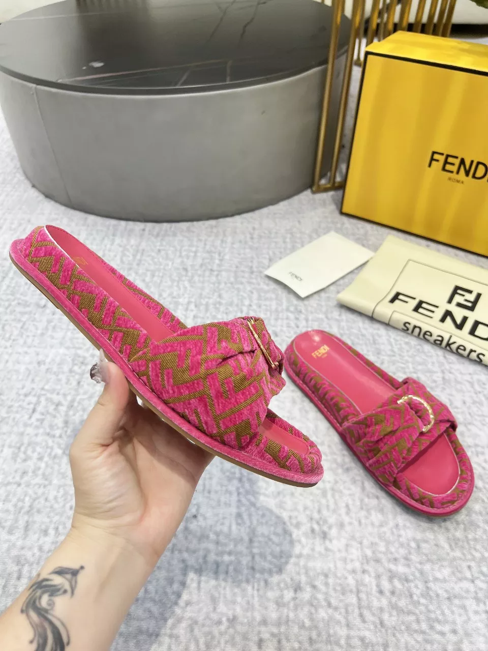 Fendi Slippers For Women StreetReady 4926