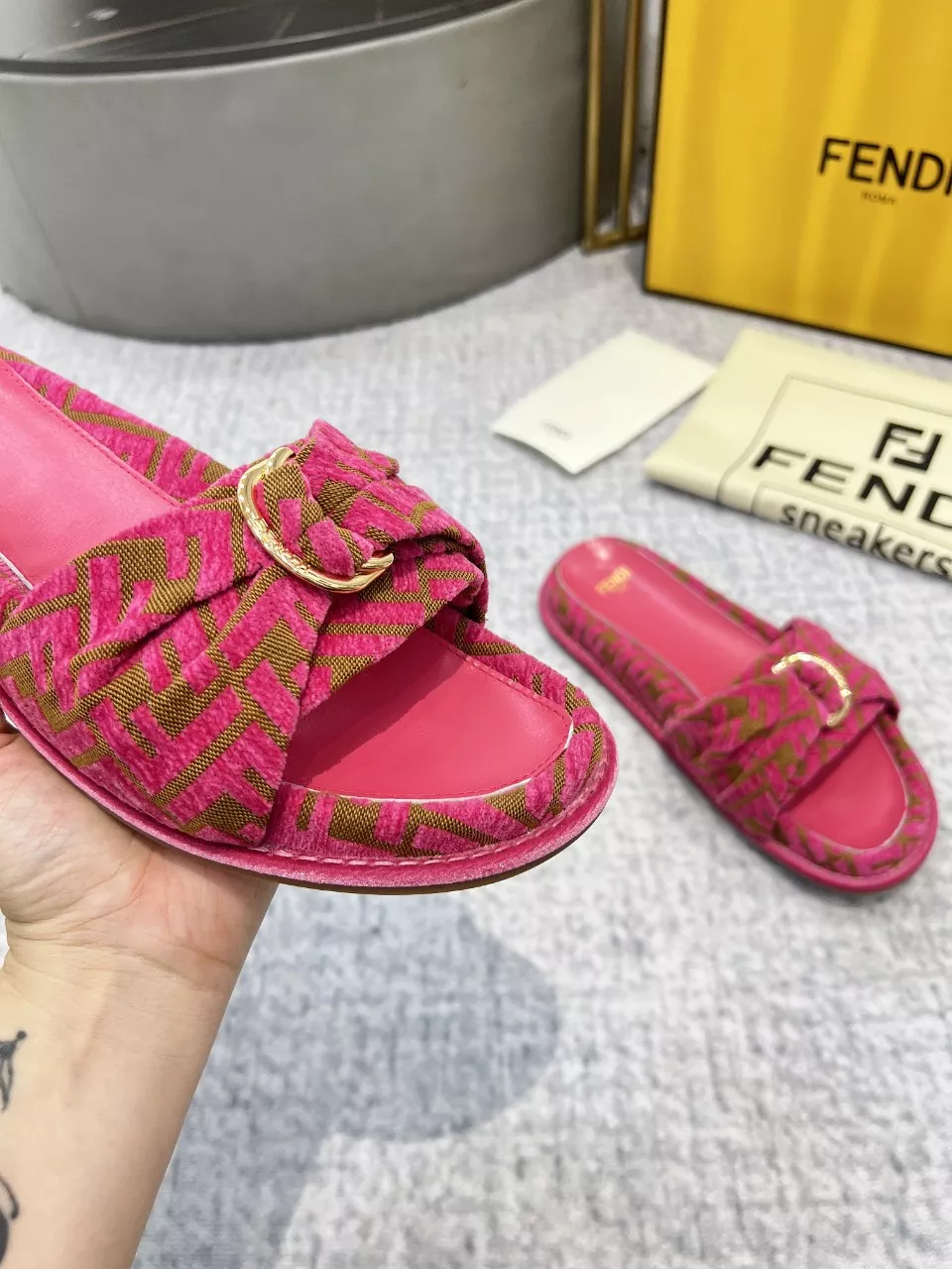Fendi Slippers For Women StreetReady 4926