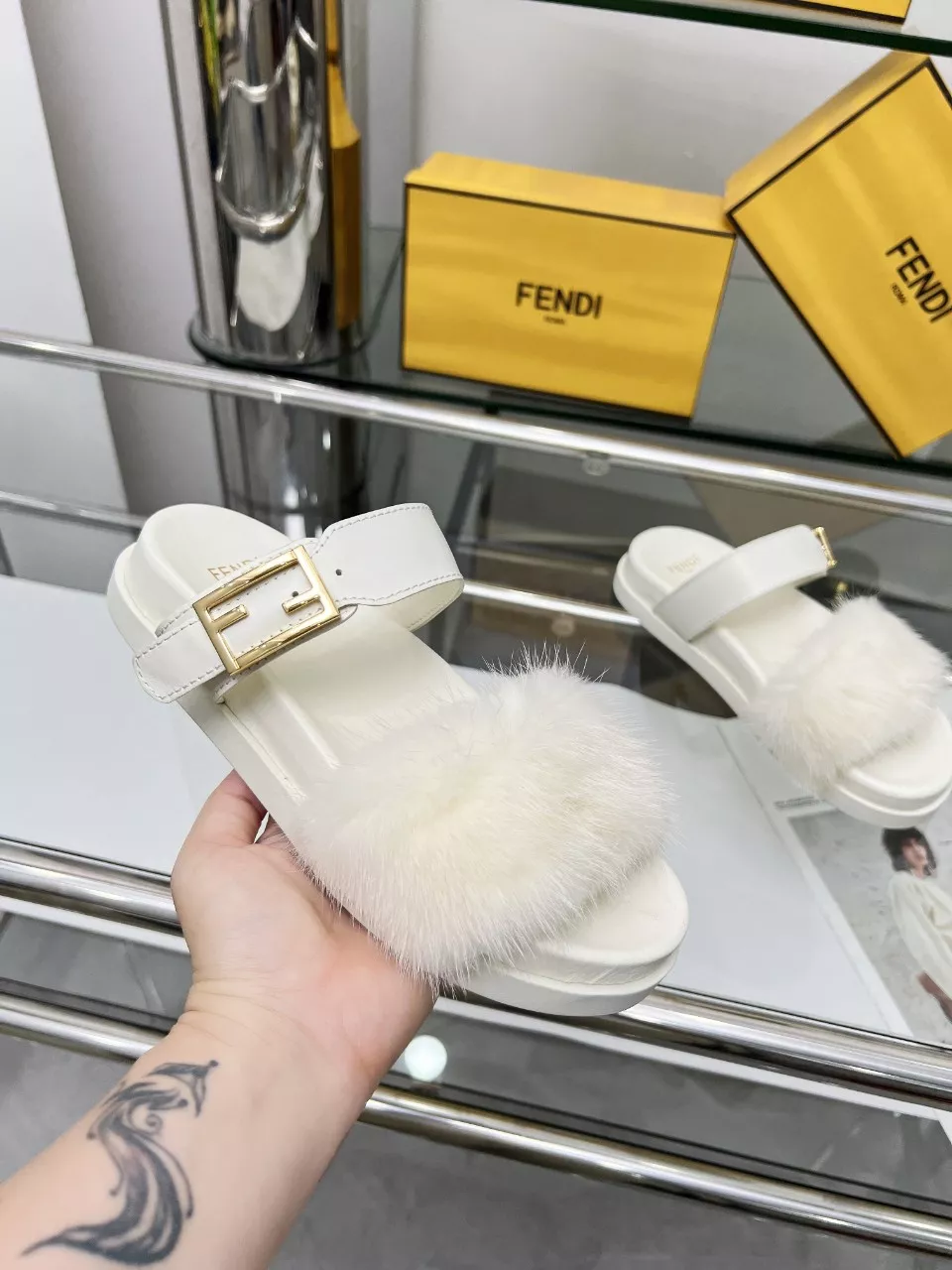 Fendi Slippers For Women Trendy 7495