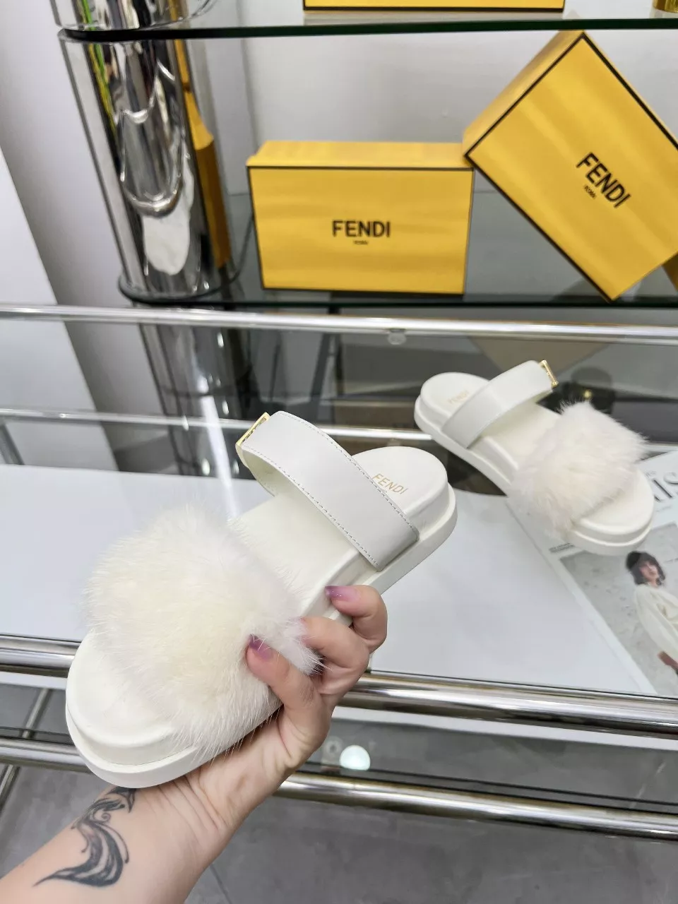 Fendi Slippers For Women Trendy 7495