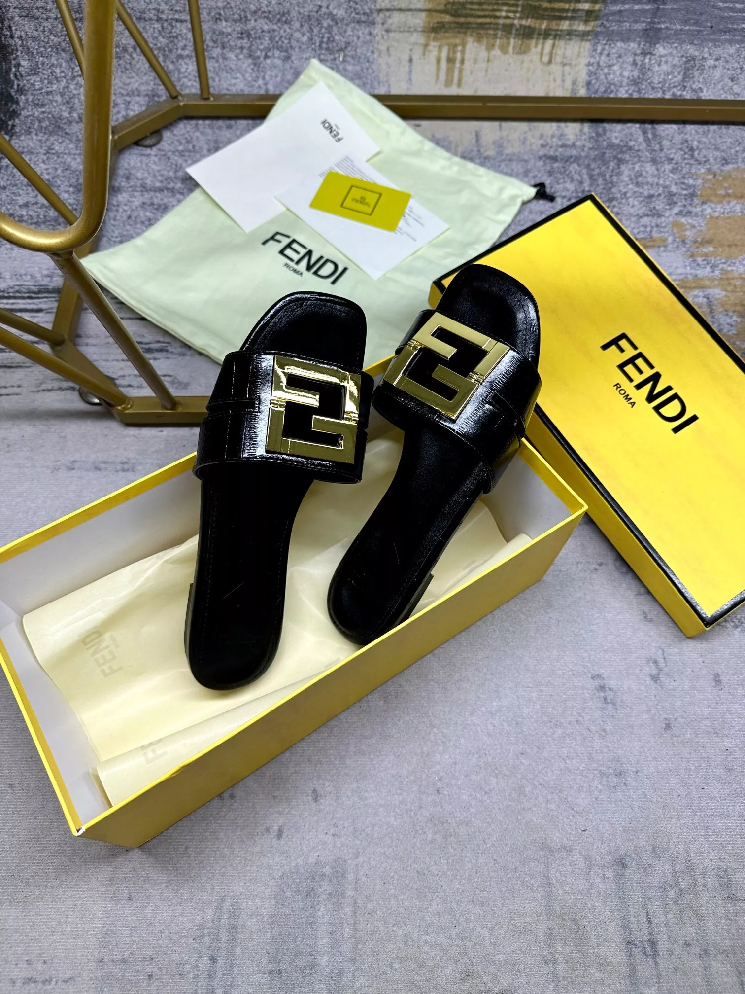 Fendi Slippers For Women Unique 8800