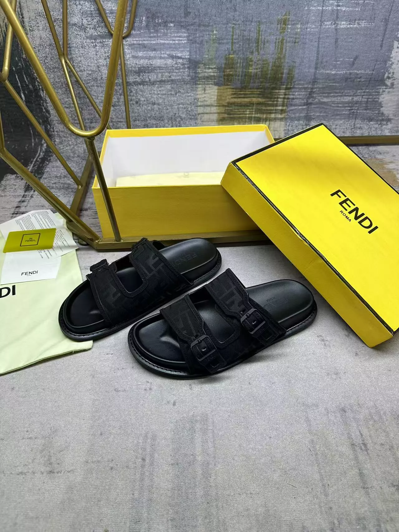 Fendi Slippers For Women Versatile 8239