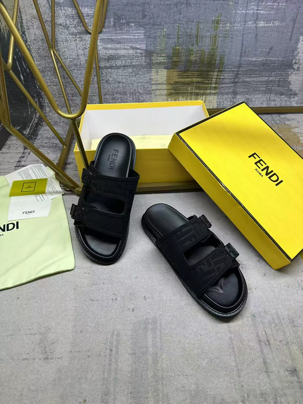 Fendi Slippers For Women Versatile 8239