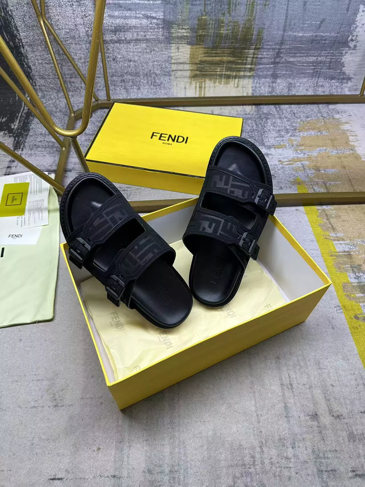 Fendi Slippers For Women Versatile 8239