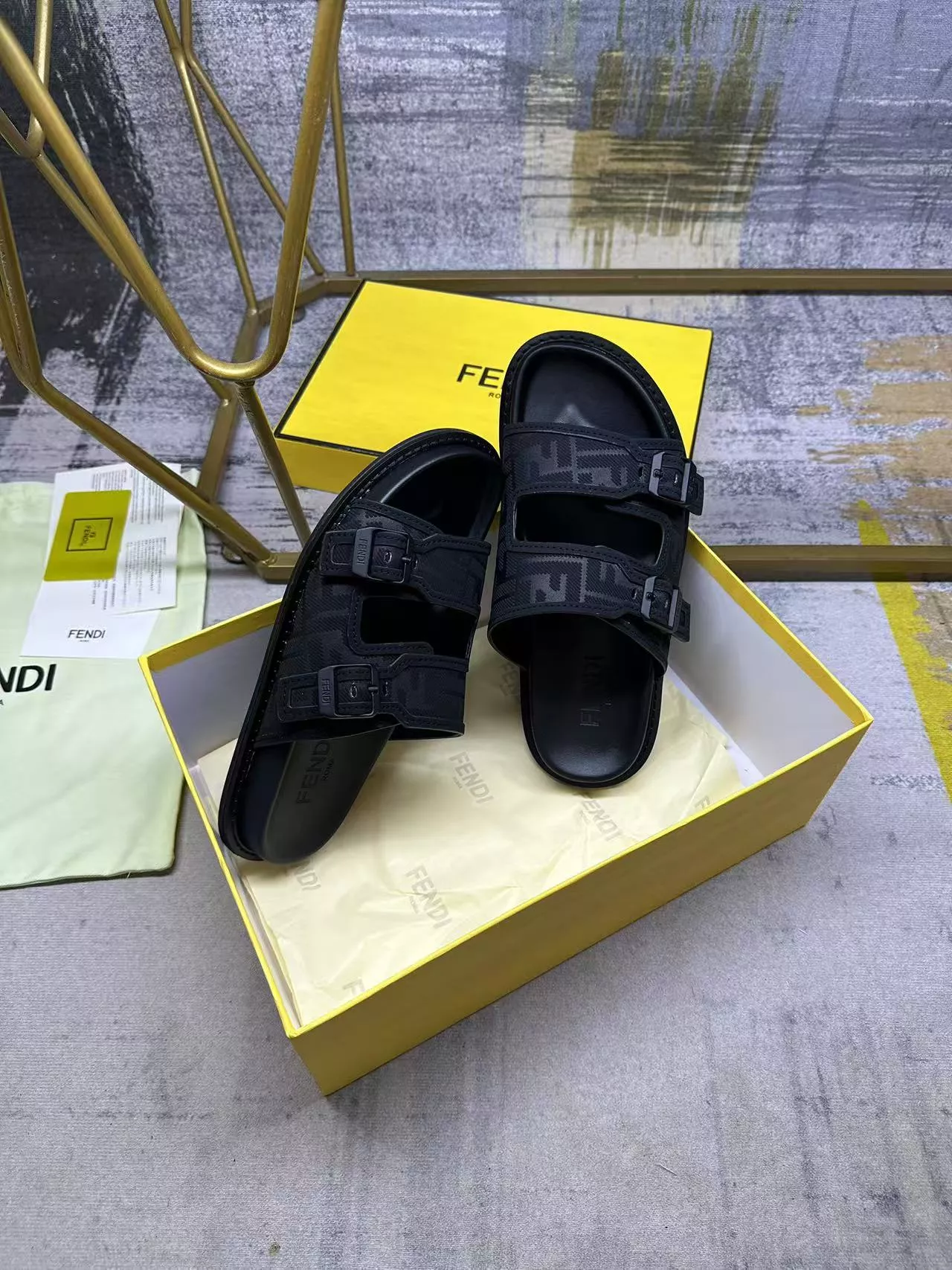 Fendi Slippers For Women Versatile 8239