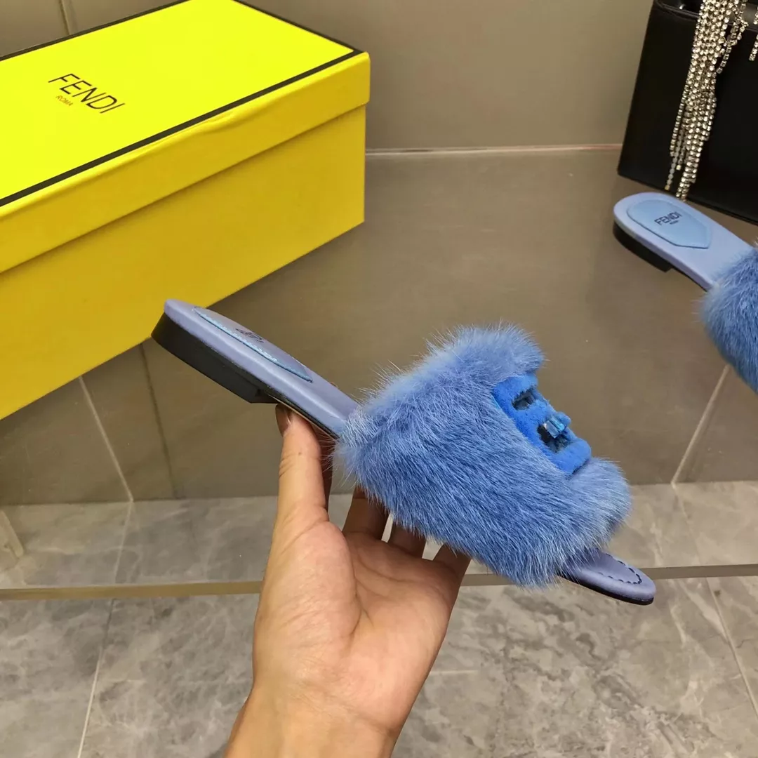 Fendi Slippers For Women Versatile 8446