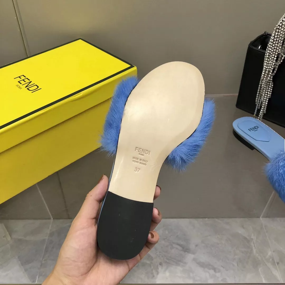 Fendi Slippers For Women Versatile 8446