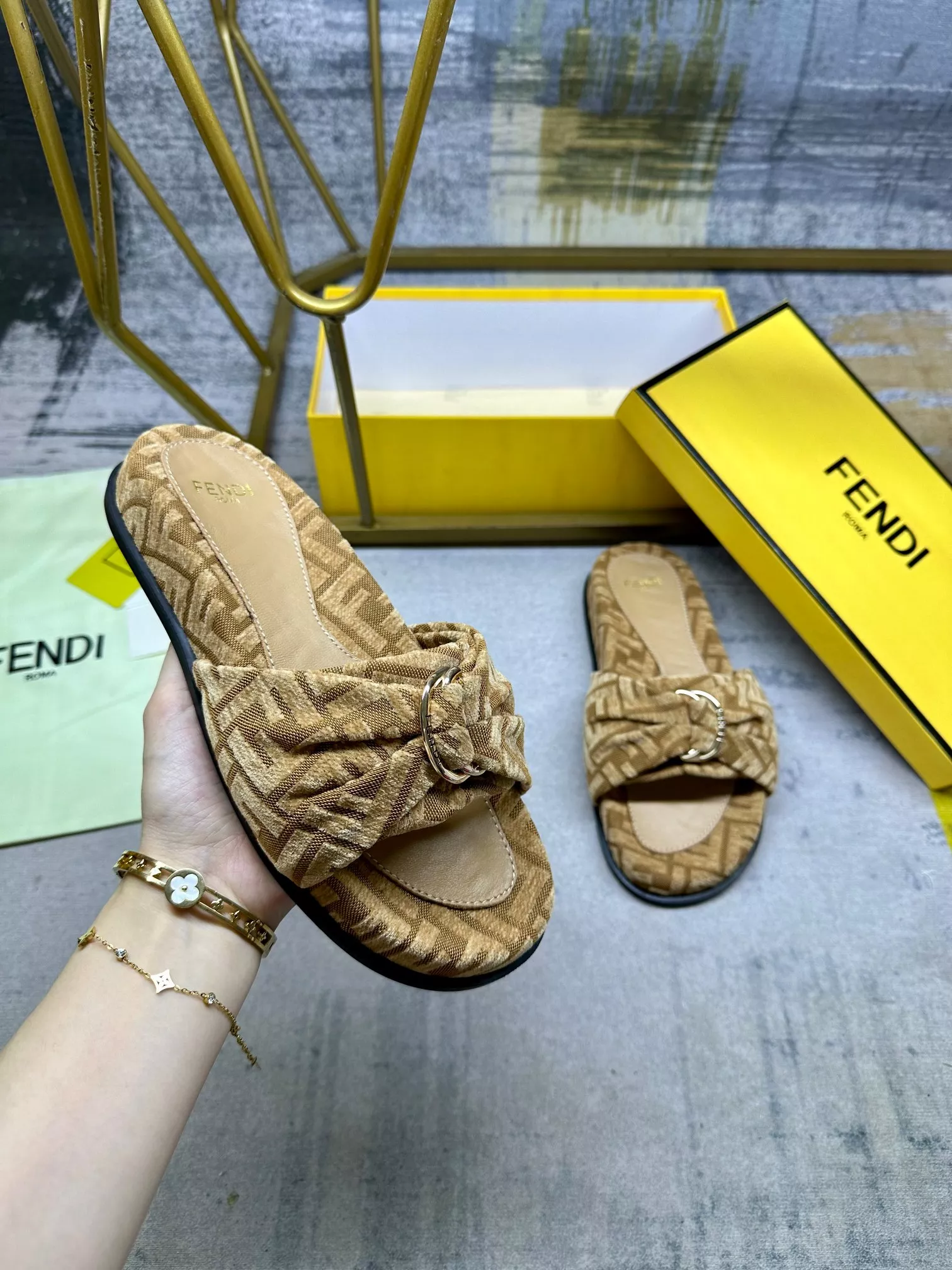 Fendi Slippers For Women WellDesigned 5658