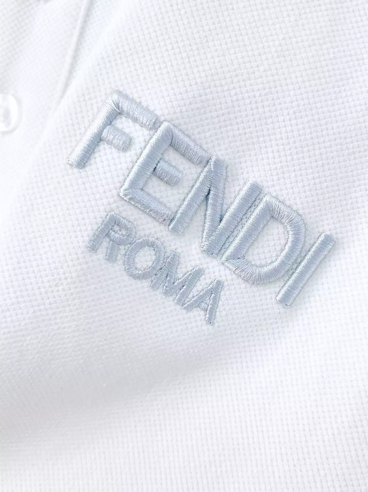 Fendi T-Shirts Short Sleeved For Men Lightweight 750