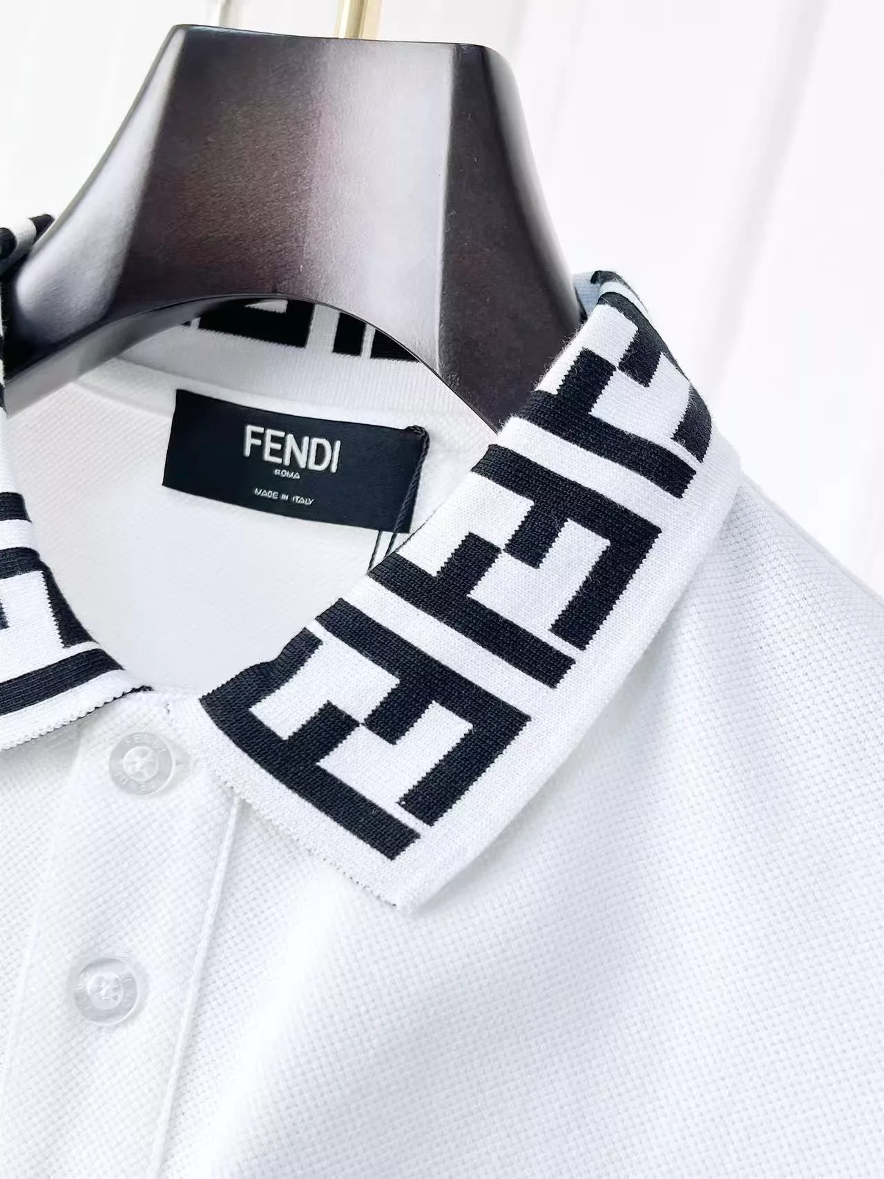 Fendi T-Shirts Short Sleeved For Men Lightweight 750