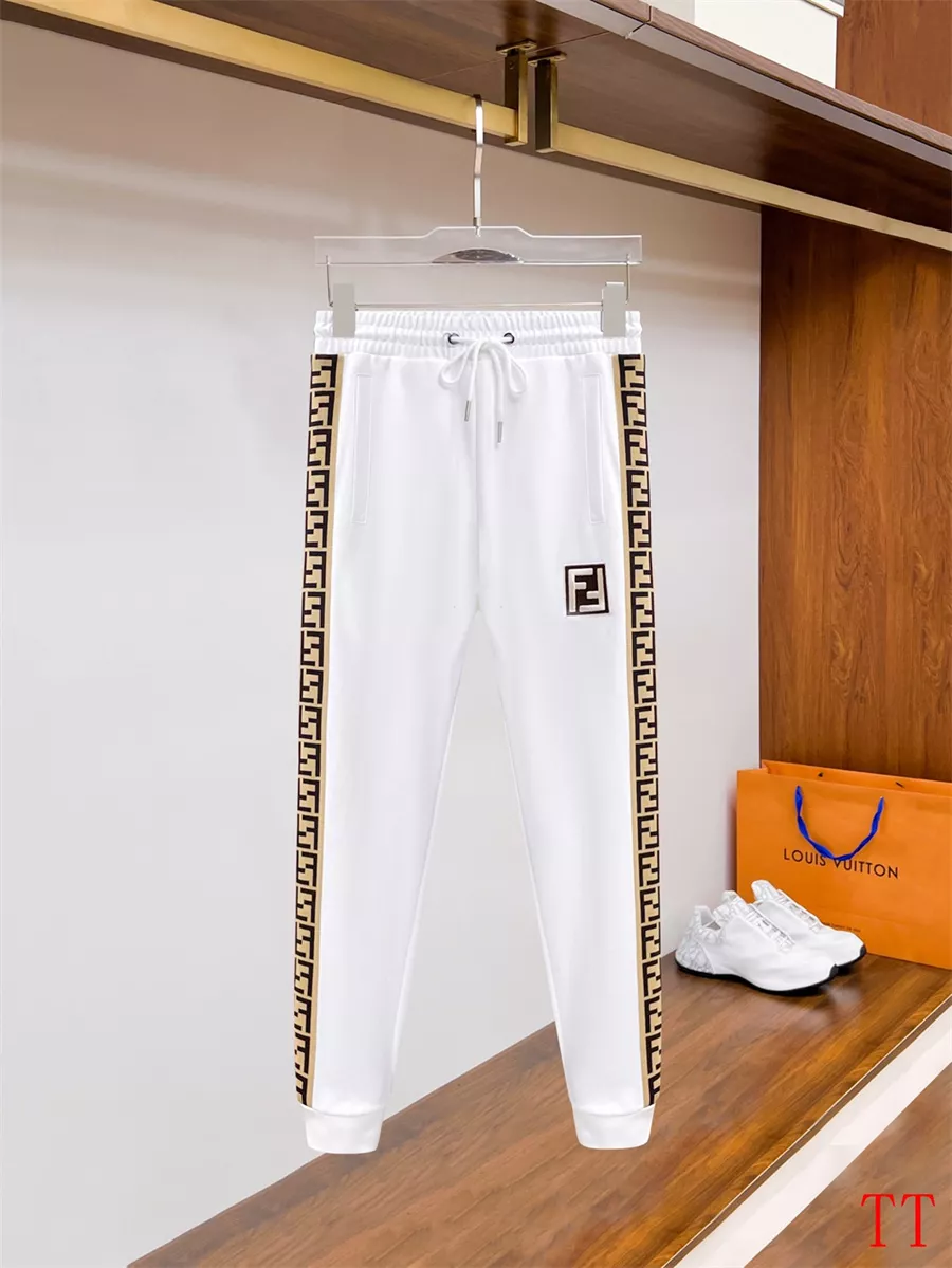 Fendi Tracksuits Long Sleeved For Men Trendsetting 5084