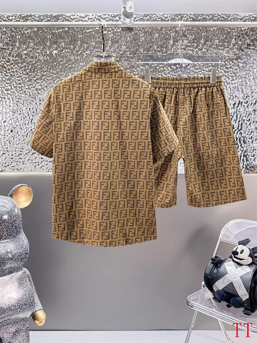 Fendi Tracksuits Short Sleeved For Men DailyWear 5364