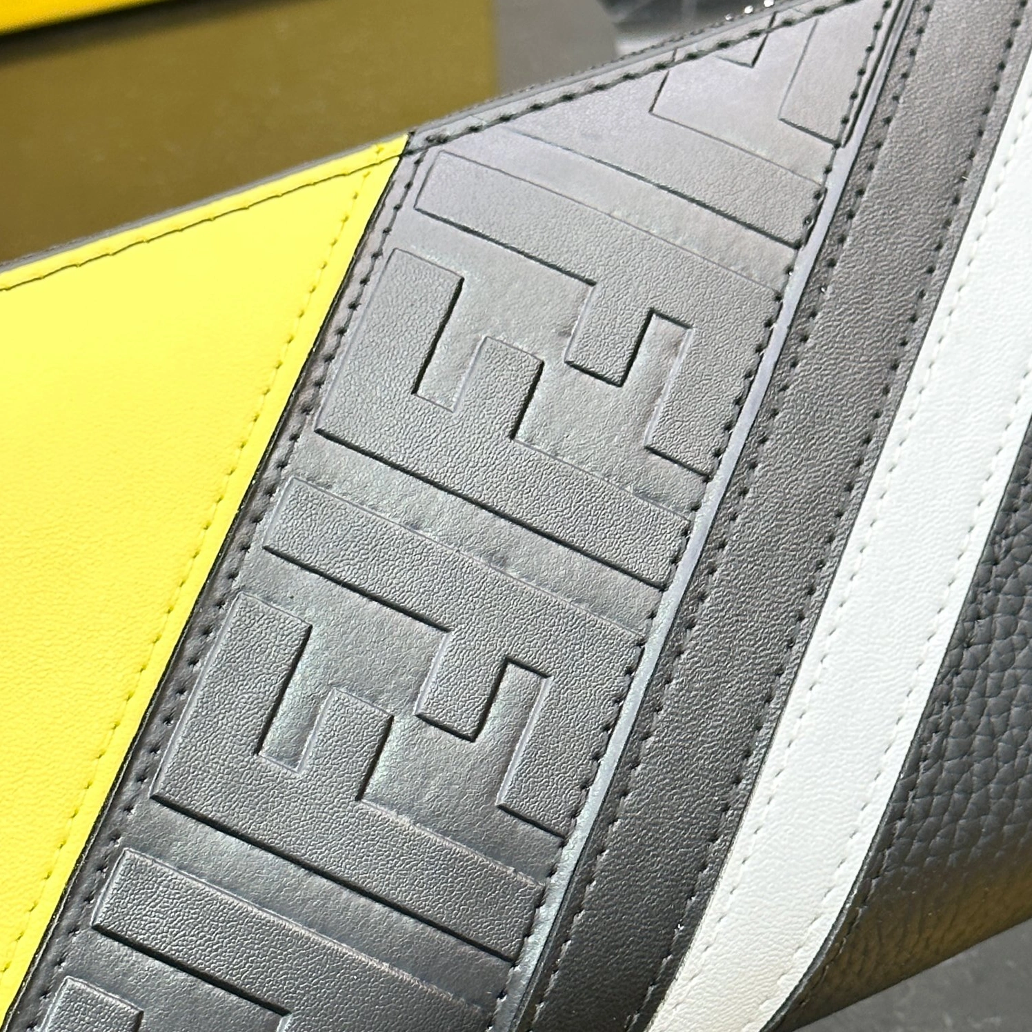 Fendi Wallets For Unisex Classic 8385