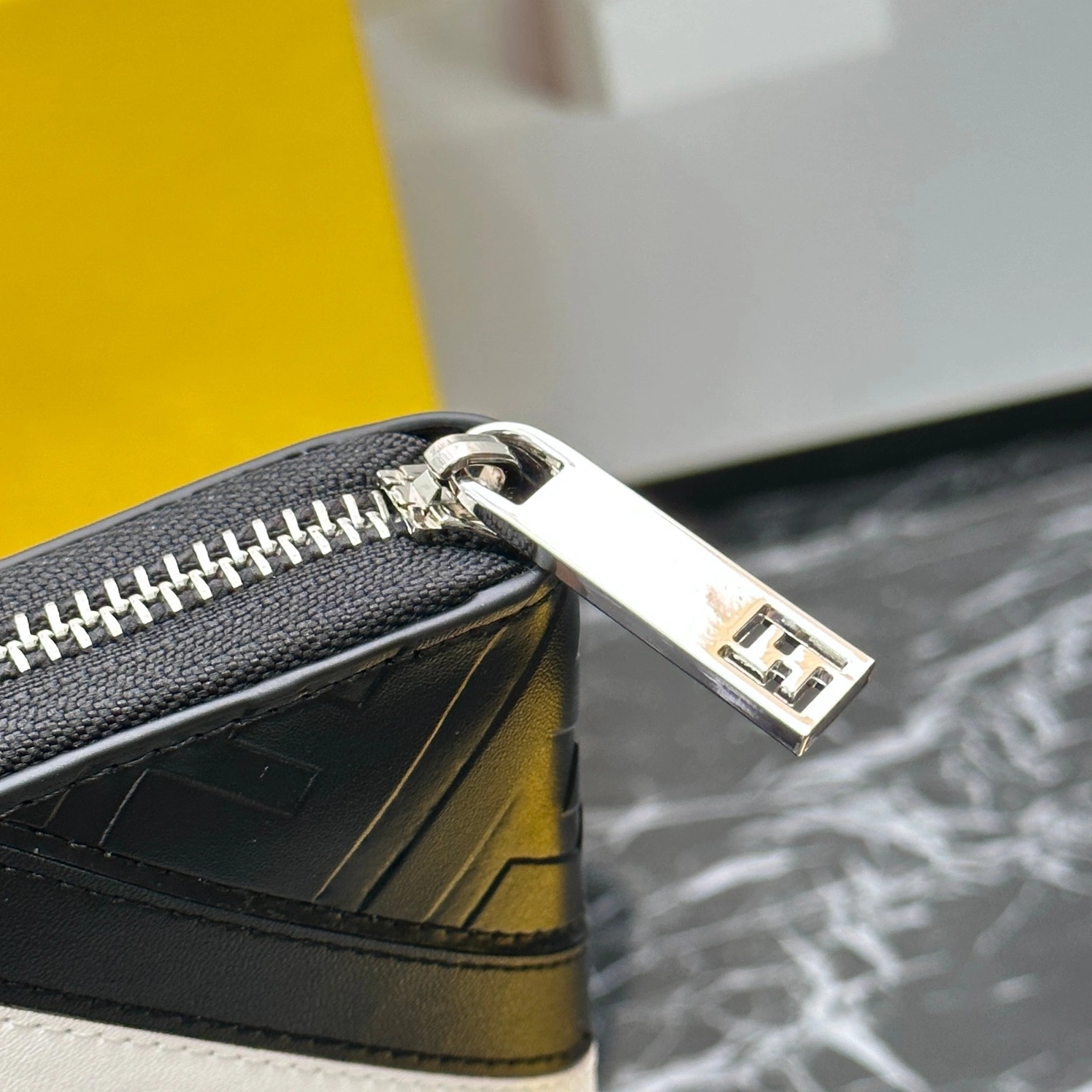 Fendi Wallets For Unisex Classic 8385