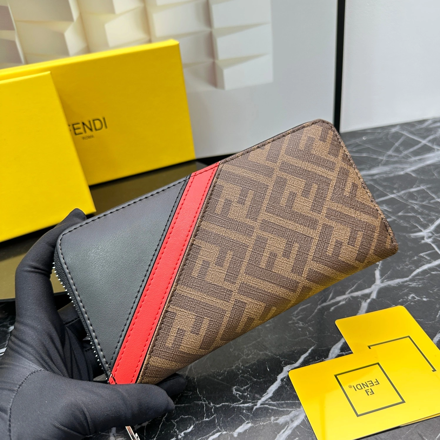 Fendi Wallets For Unisex ModernLook 4047