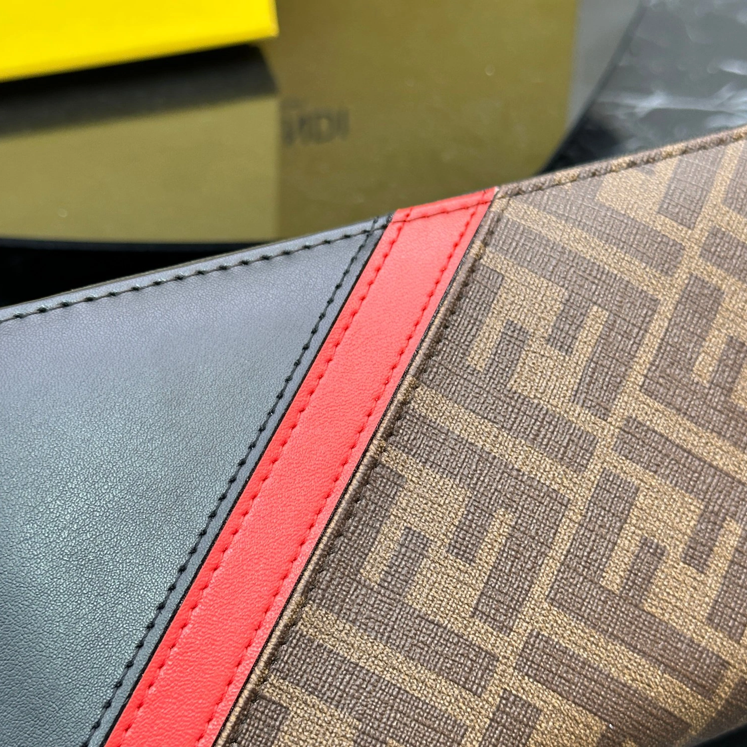 Fendi Wallets For Unisex ModernLook 4047