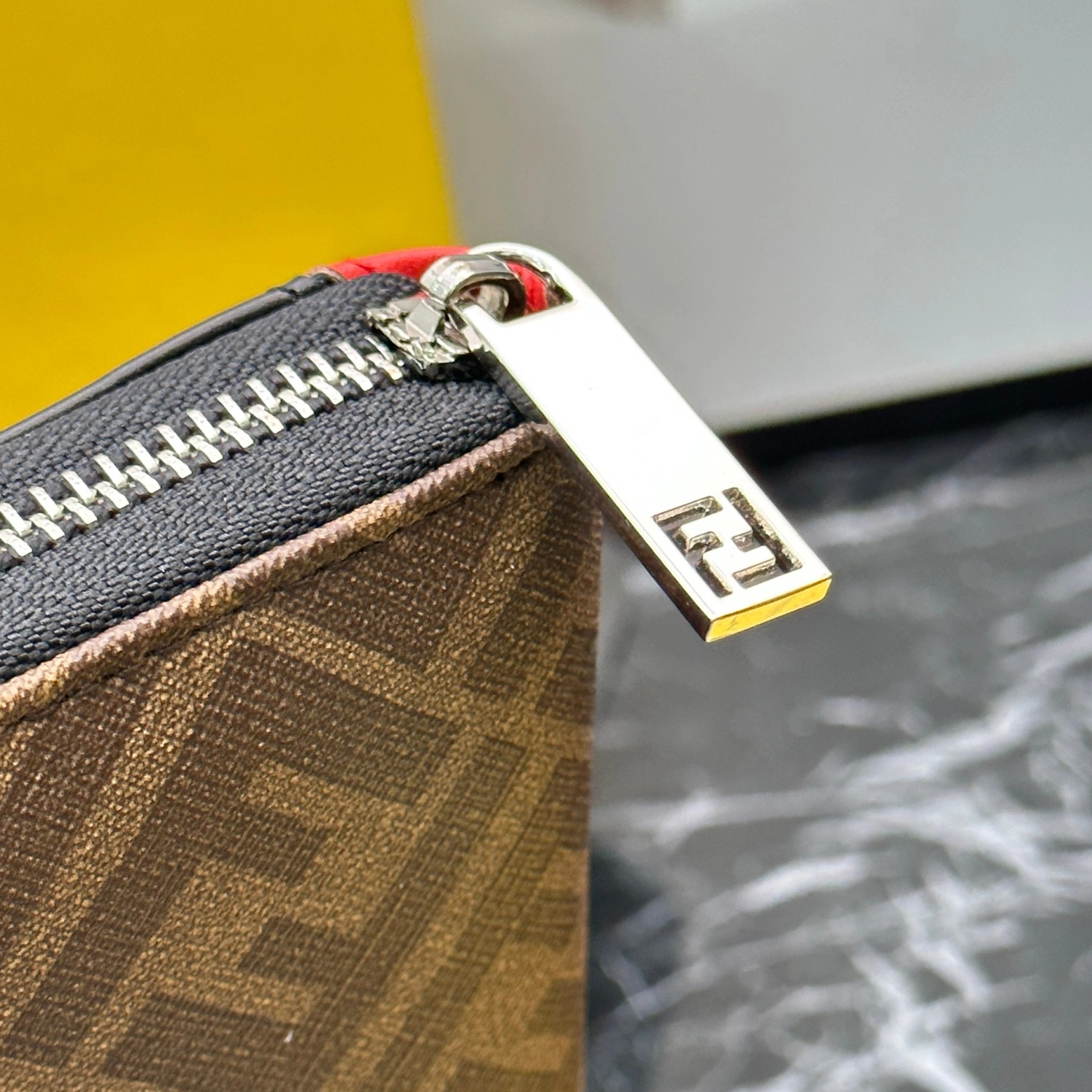 Fendi Wallets For Unisex ModernLook 4047