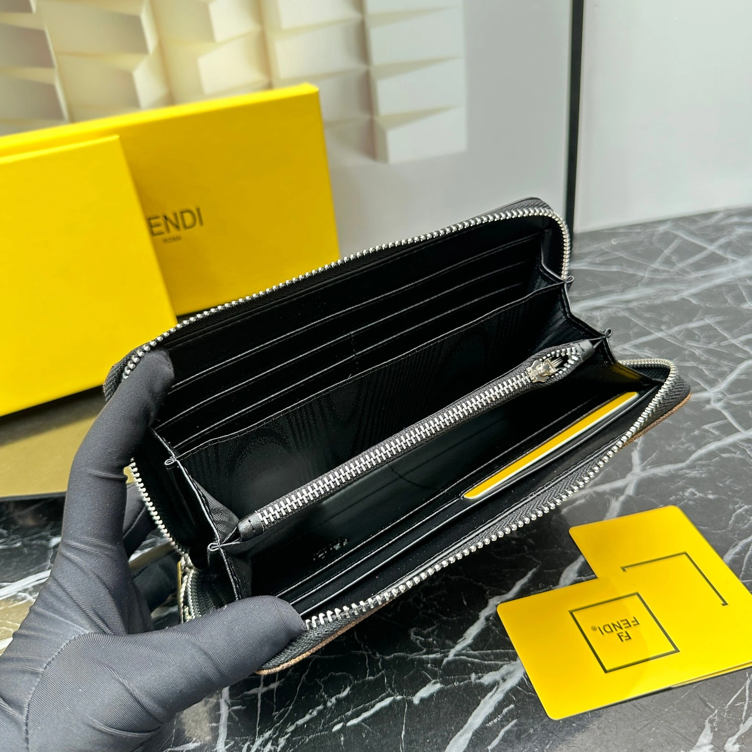 Fendi Wallets For Unisex ModernLook 4047