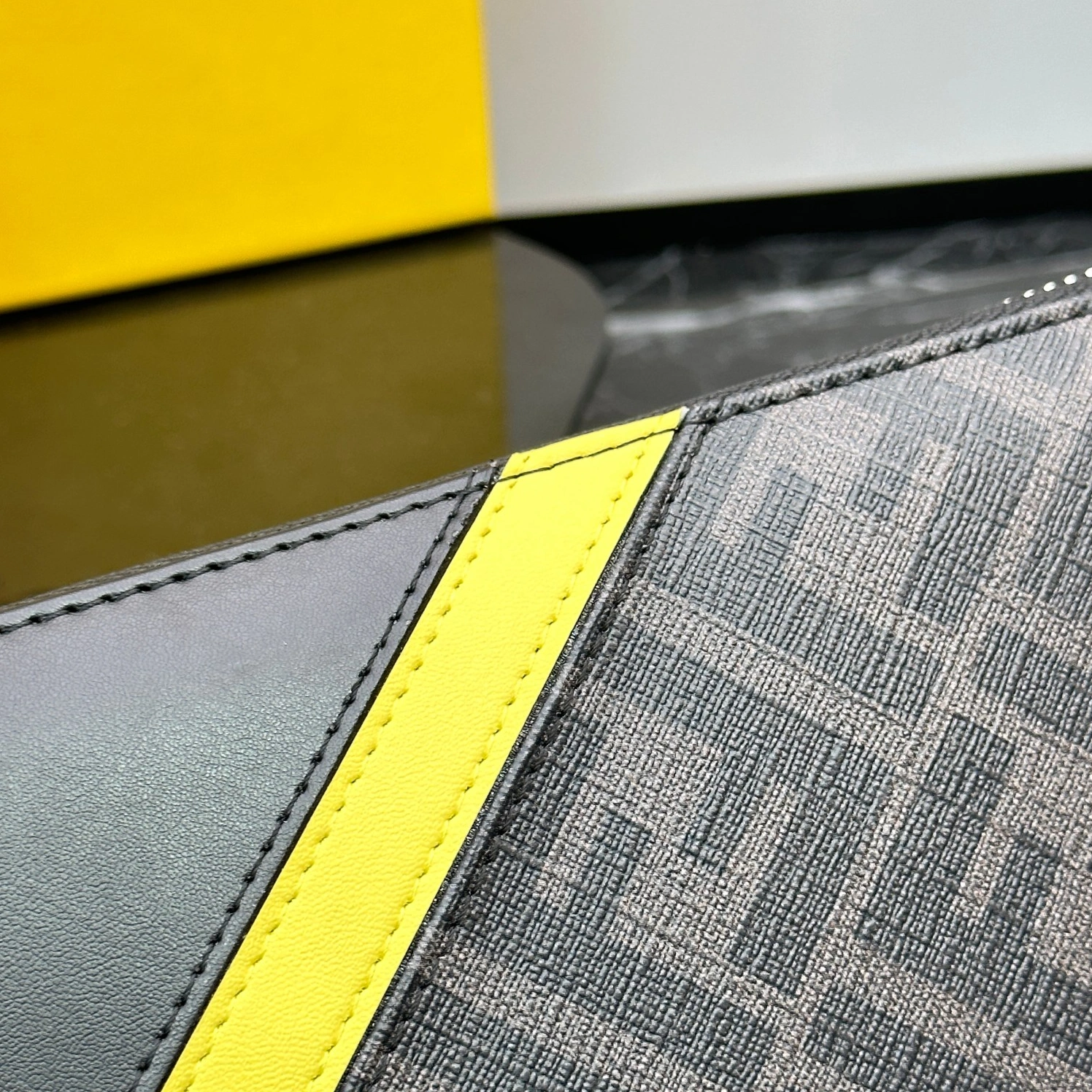 Fendi Wallets For Unisex Reliable 9910
