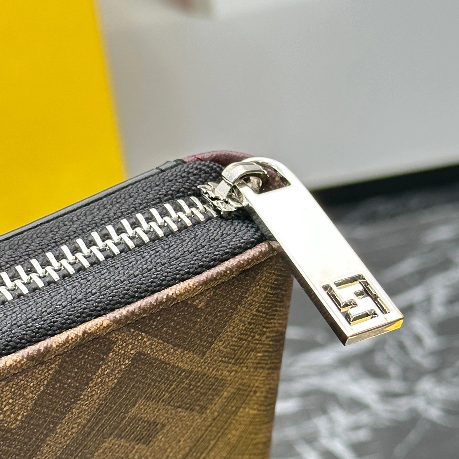 Fendi Wallets For Unisex Resilient 9957