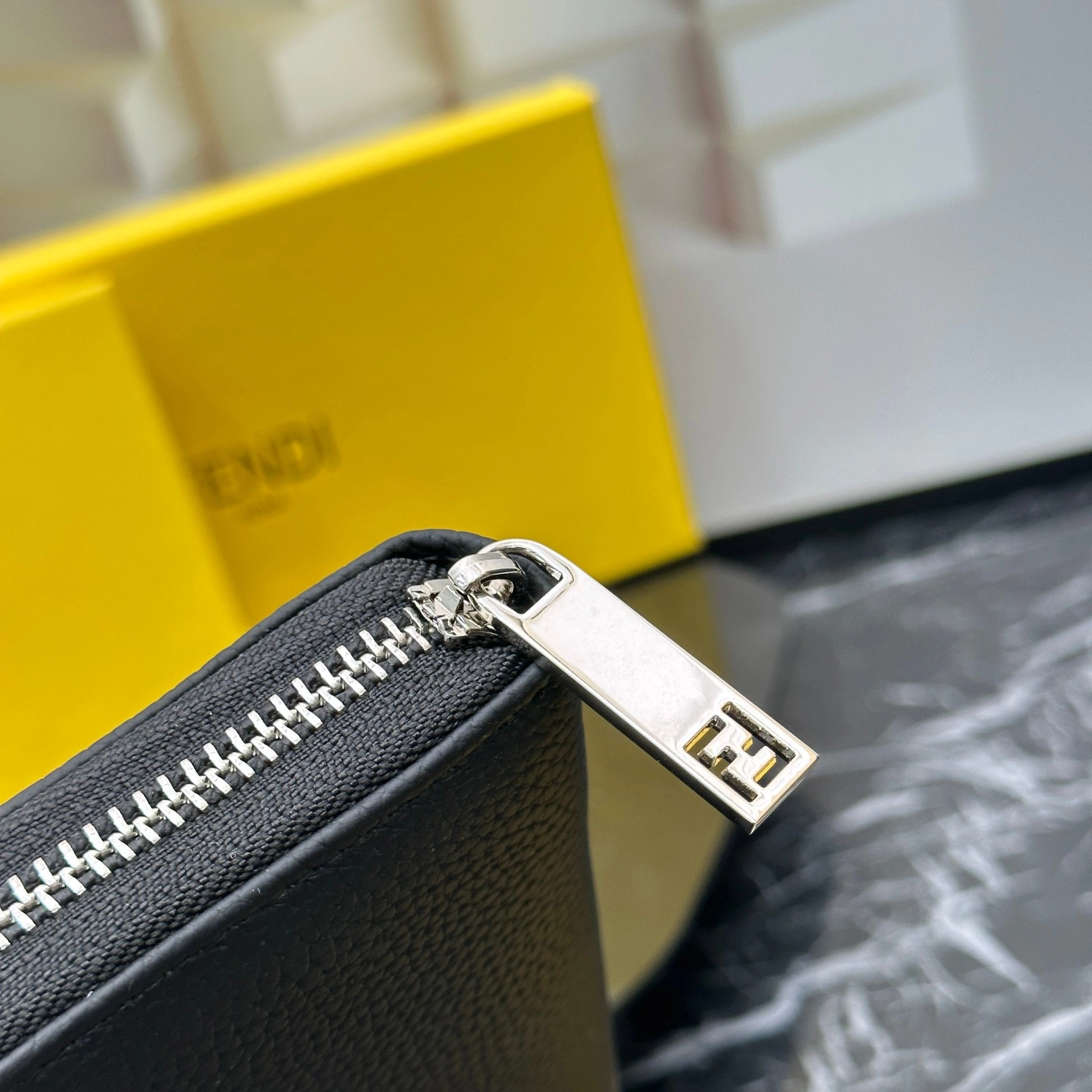 Fendi Wallets For Unisex Trendsetting 6624