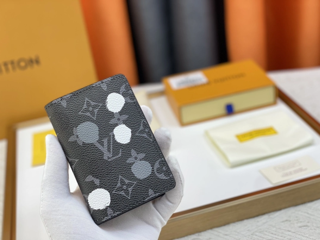 Flexible 1004 Louis Vuitton LV Card Case For Unisex