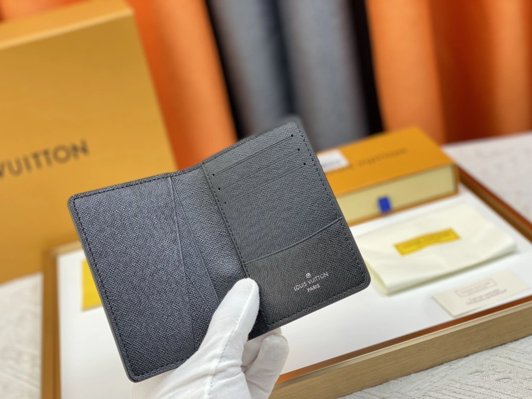 Flexible 1004 Louis Vuitton LV Card Case For Unisex