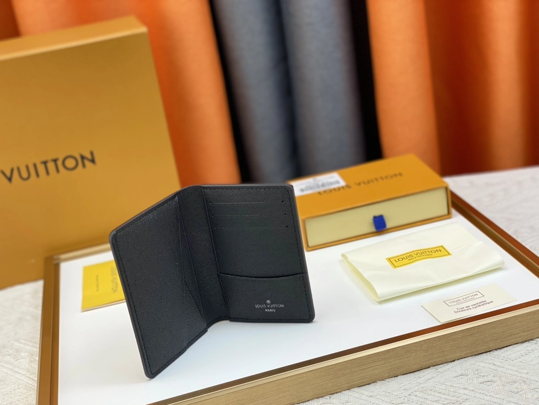 Flexible 1004 Louis Vuitton LV Card Case For Unisex