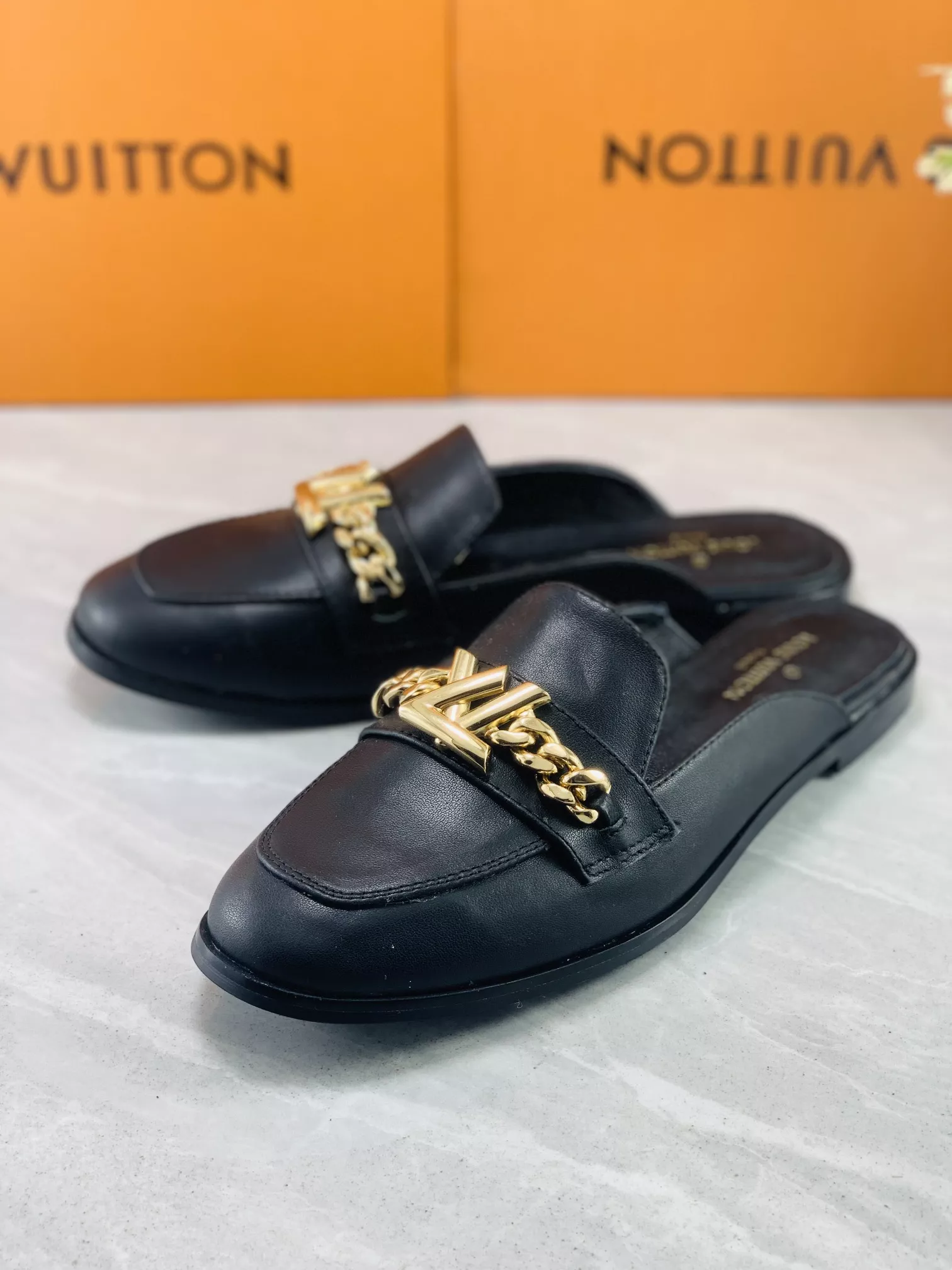 Flexible 108 Louis Vuitton Slippers For Women