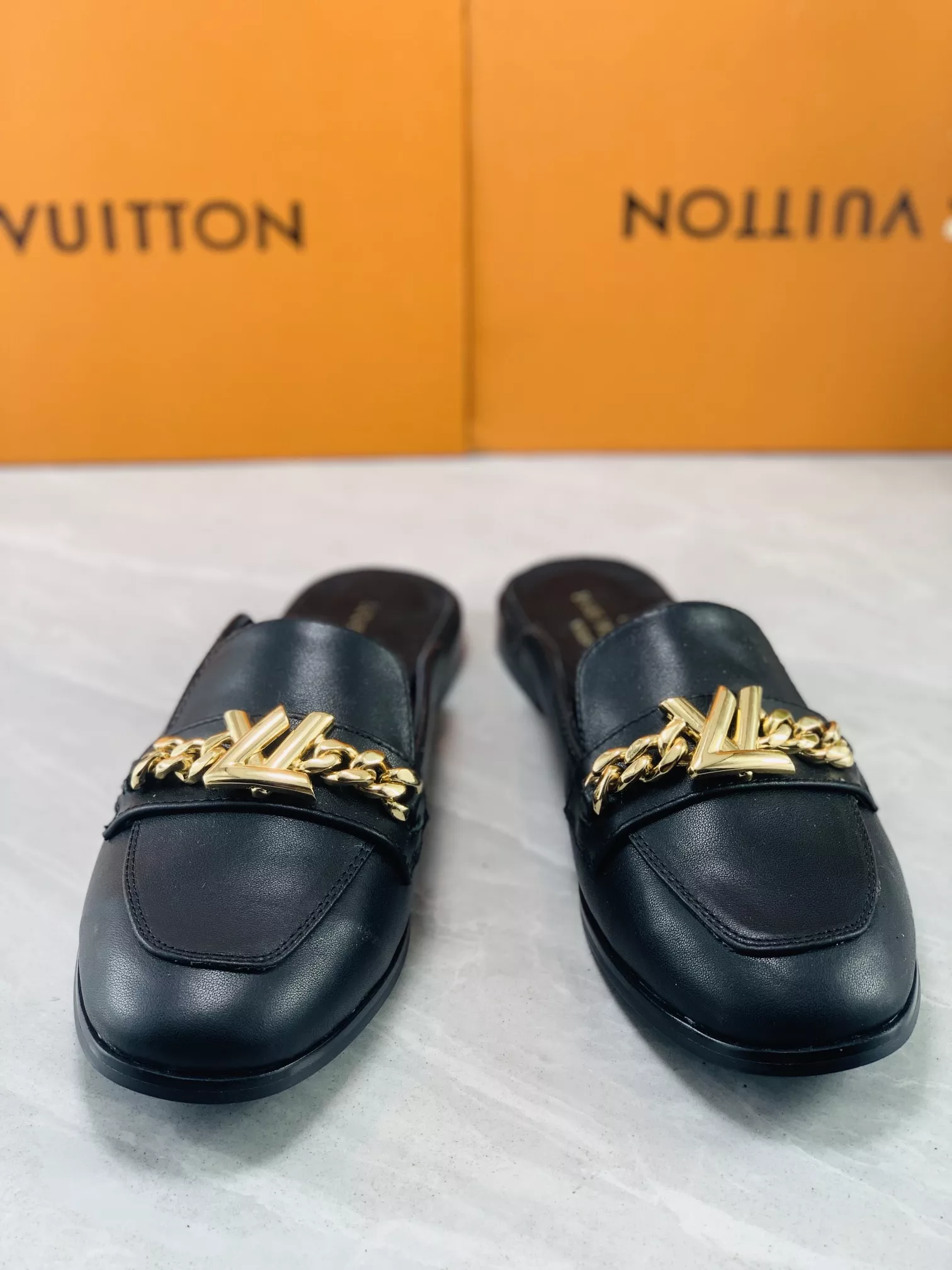 Flexible 108 Louis Vuitton Slippers For Women
