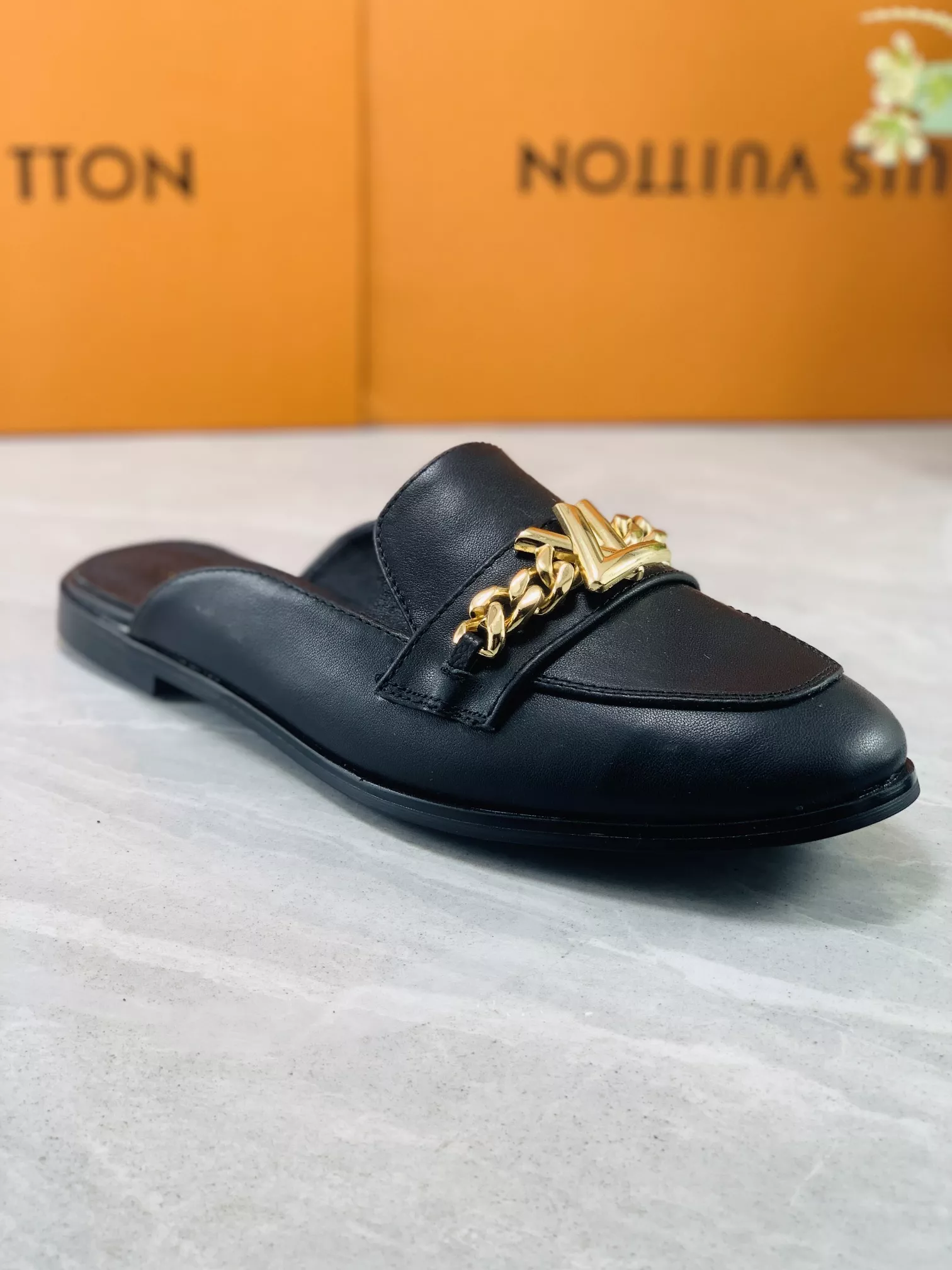 Flexible 108 Louis Vuitton Slippers For Women