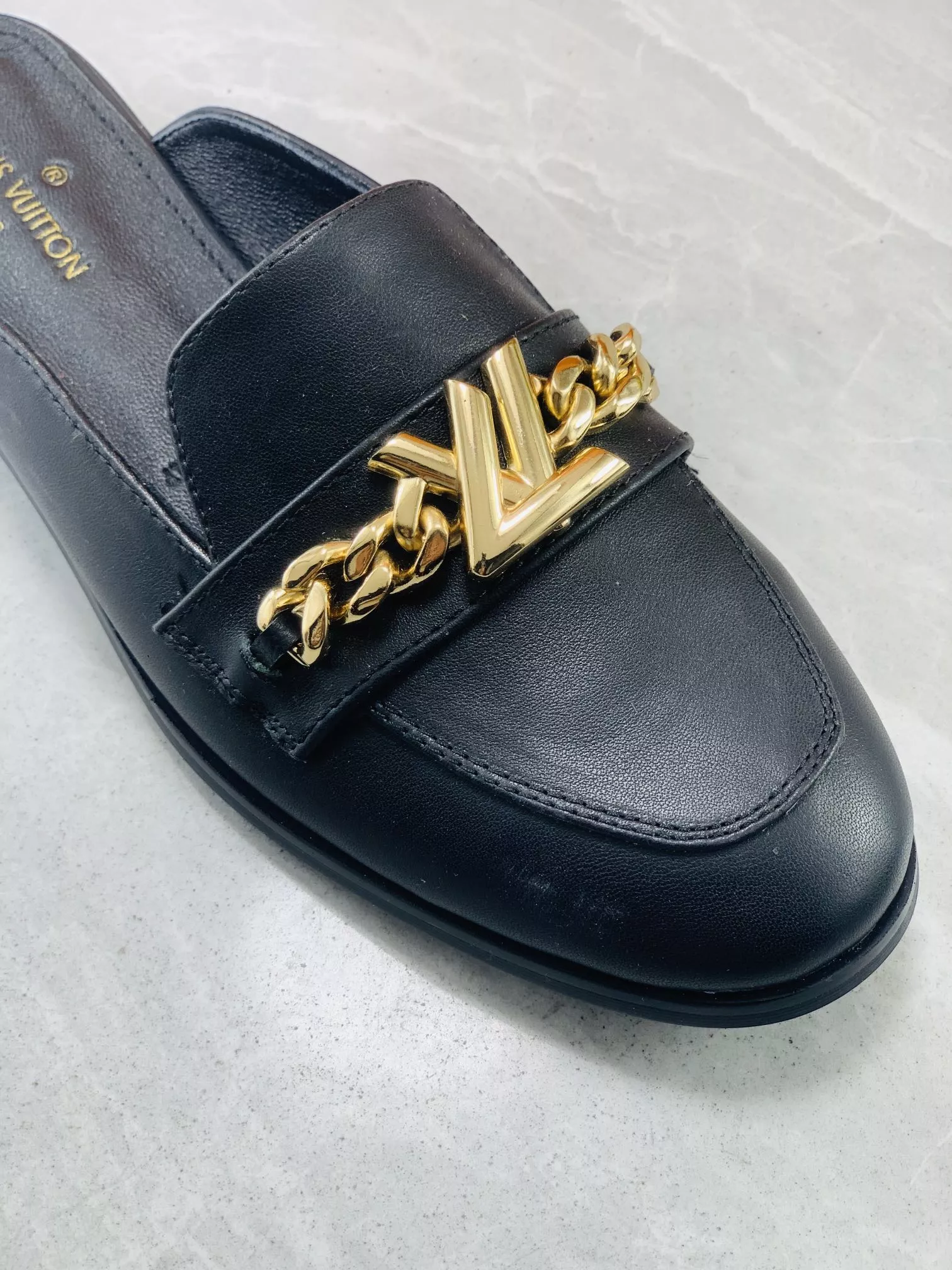 Flexible 108 Louis Vuitton Slippers For Women