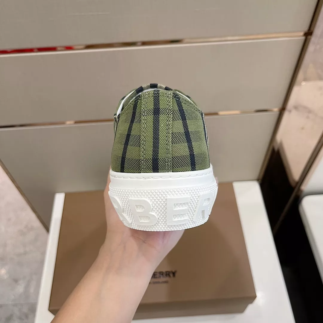 Flexible 1110 Burberry Casual Shoes For Men