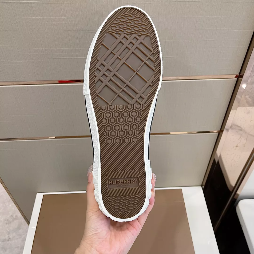 Flexible 1110 Burberry Casual Shoes For Men
